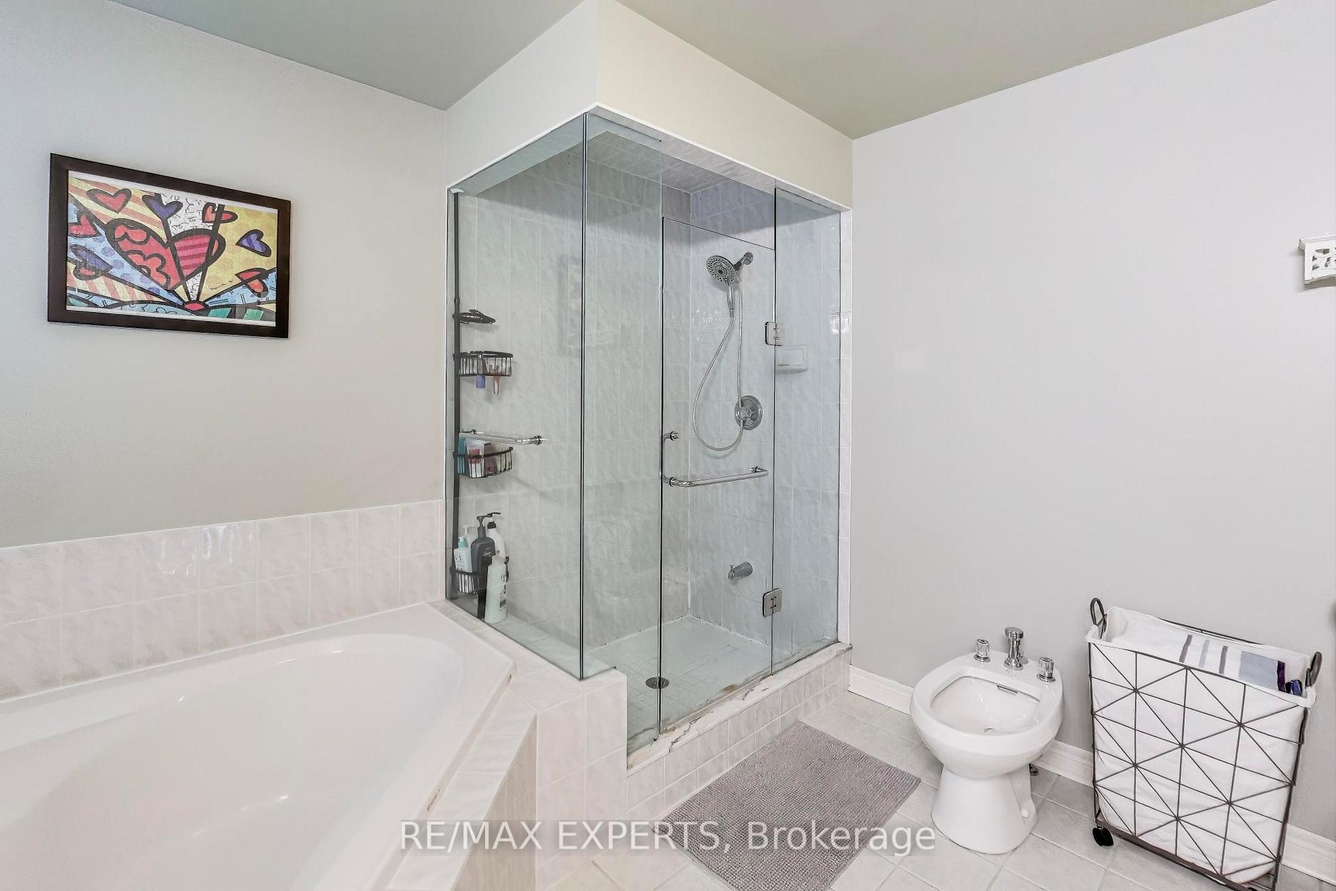 Photo 22 of 107 Princeton Gate, Vaughan, Maple — HOMEH