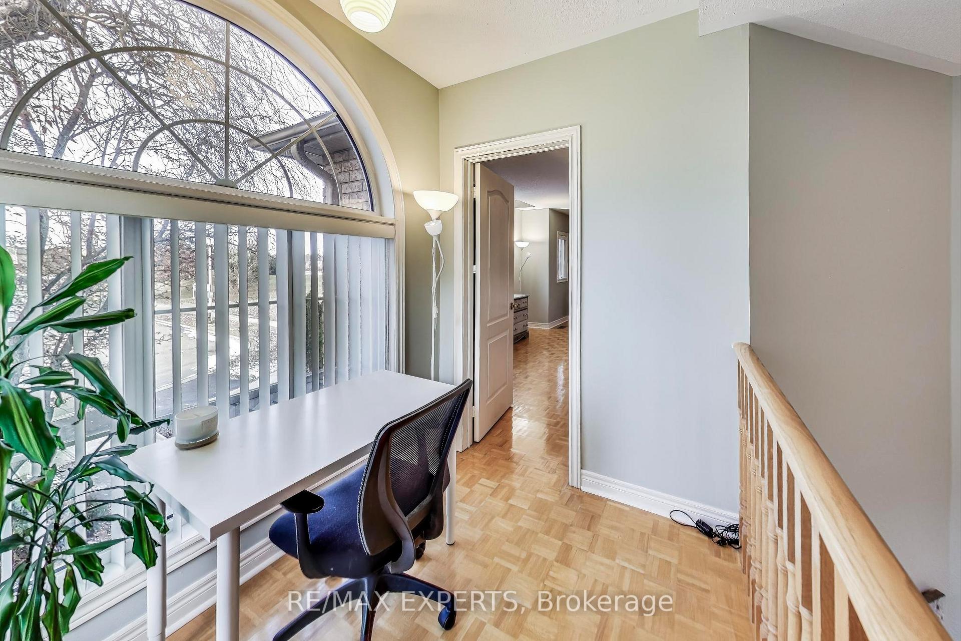 Photo 23 of 107 Princeton Gate, Vaughan, Maple — HOMEH