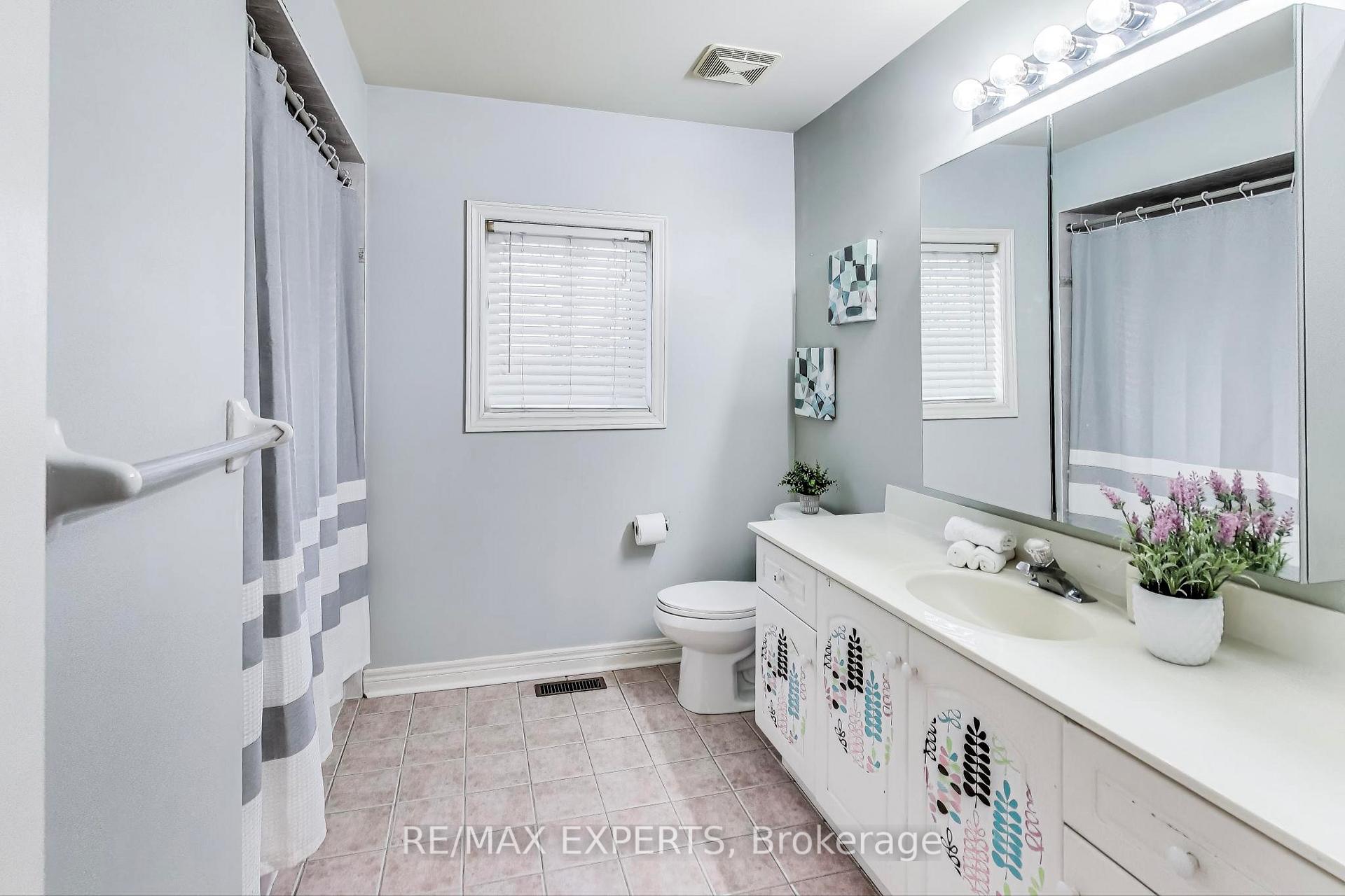 Photo 26 of 107 Princeton Gate, Vaughan, Maple — HOMEH