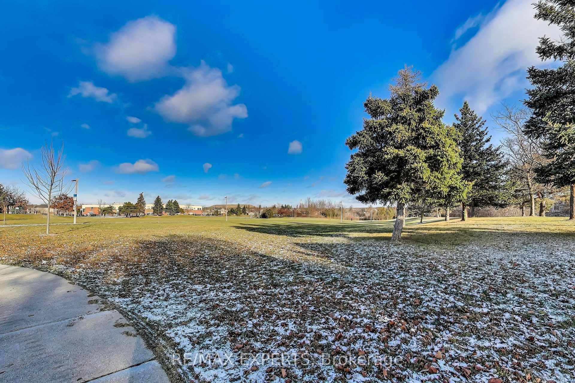 Photo 36 of 107 Princeton Gate, Vaughan, Maple — HOMEH