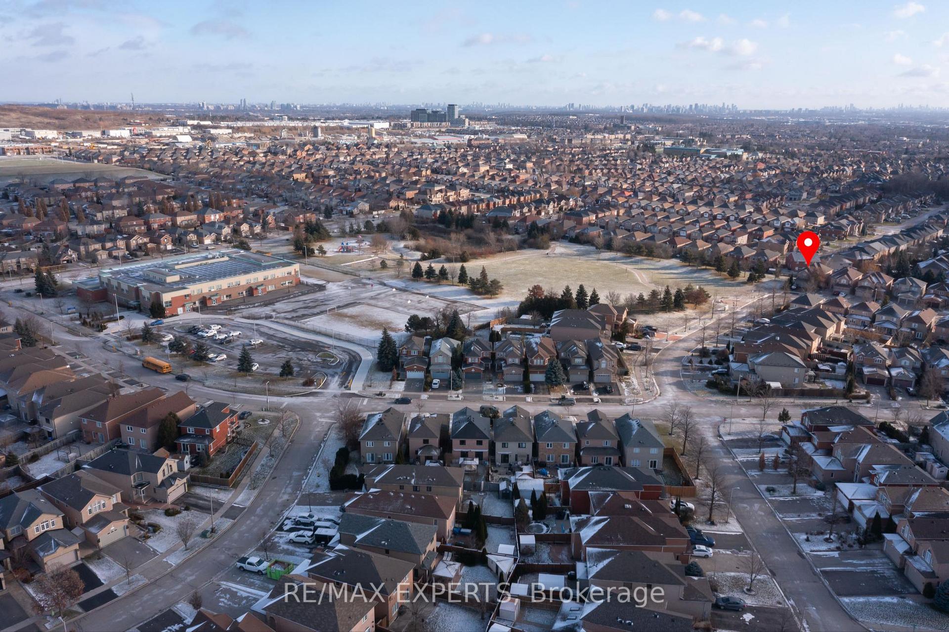 Photo 40 of 107 Princeton Gate, Vaughan, Maple — HOMEH
