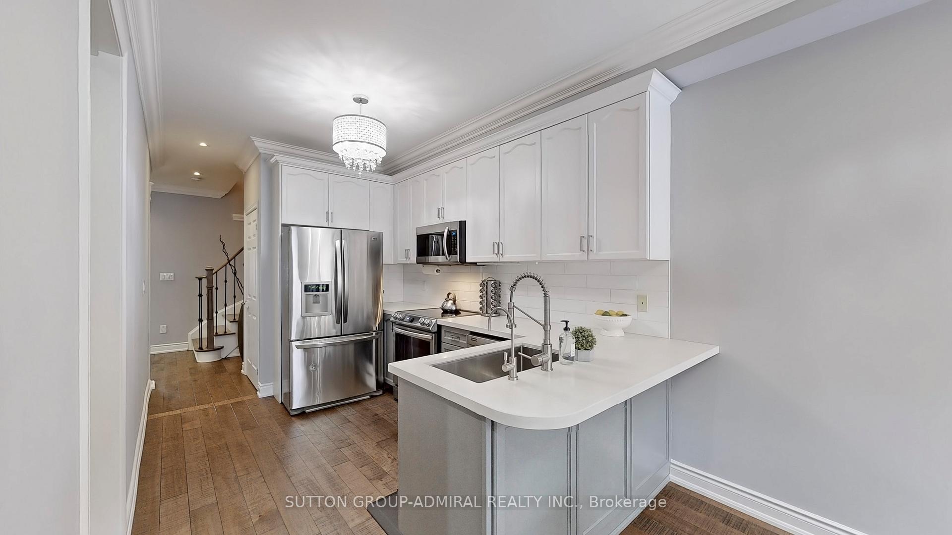 Photo 7 of 30 White Spruce Crescent, Vaughan, Patterson — HOMEH
