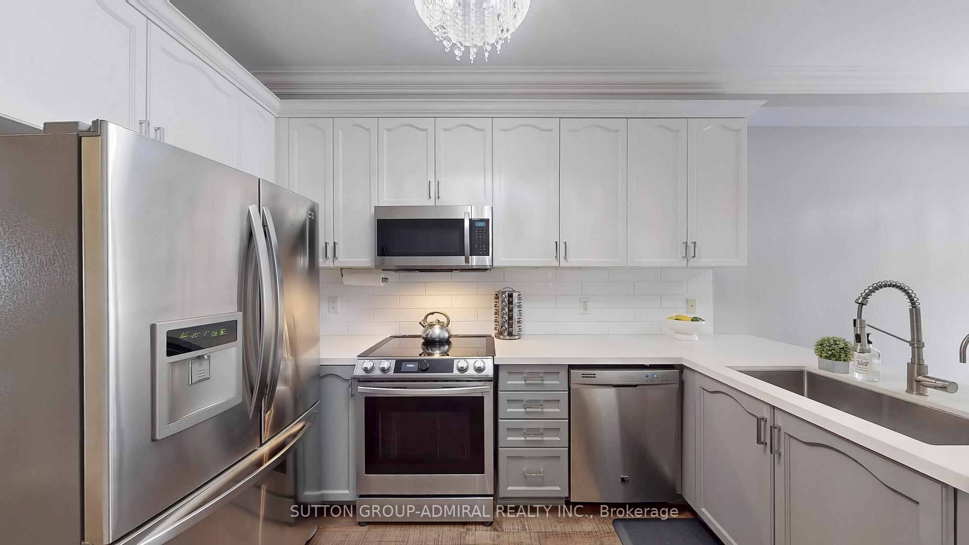 Photo 8 of 30 White Spruce Crescent, Vaughan, Patterson — HOMEH