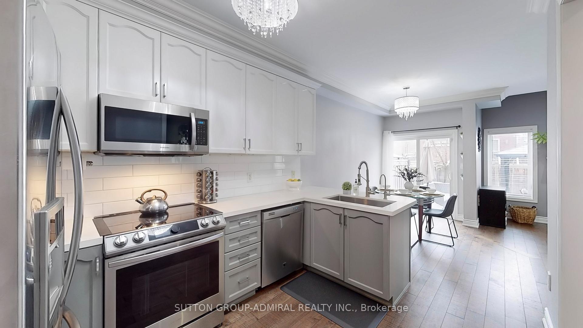Photo 9 of 30 White Spruce Crescent, Vaughan, Patterson — HOMEH