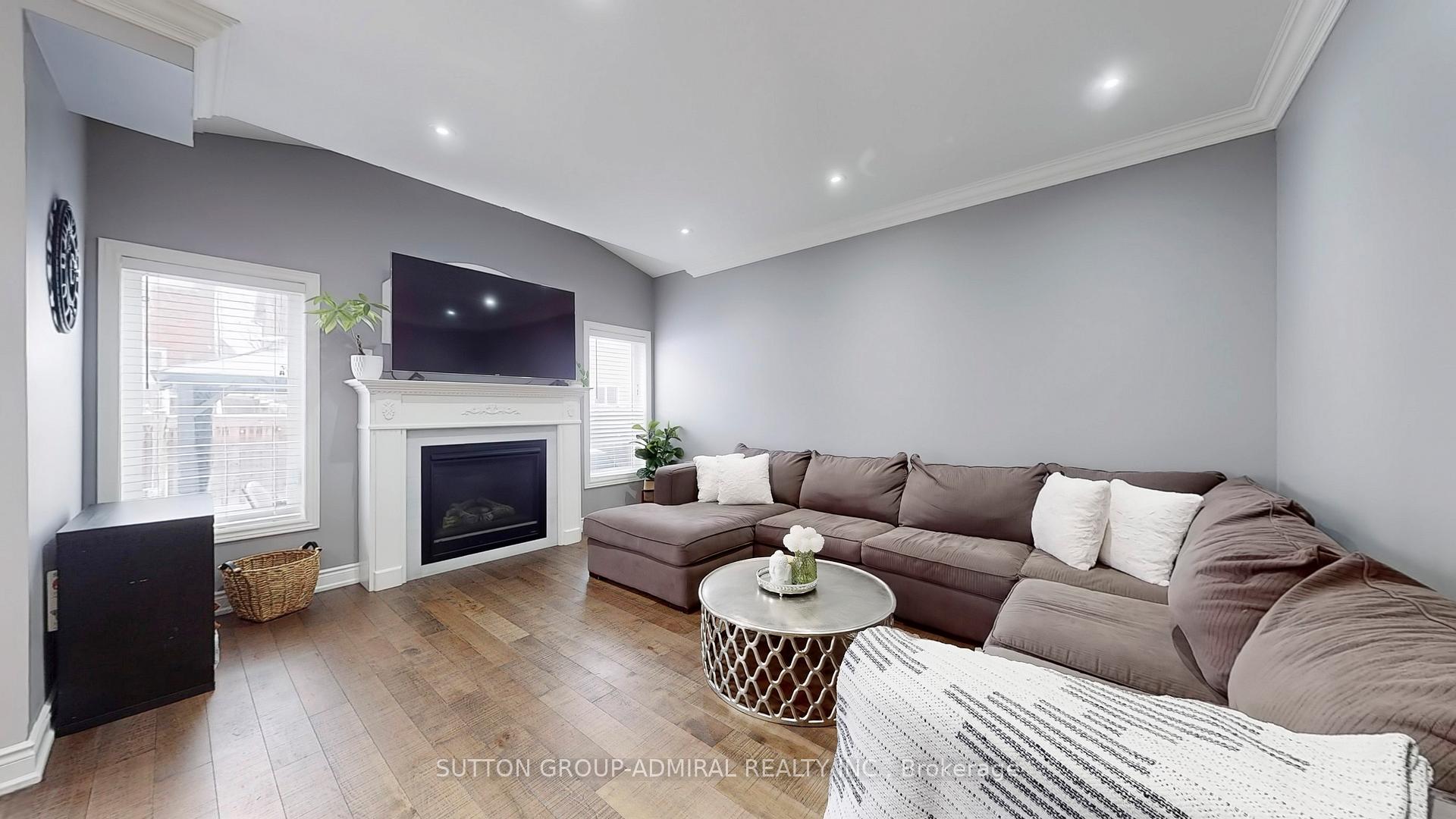 Photo 13 of 30 White Spruce Crescent, Vaughan, Patterson — HOMEH