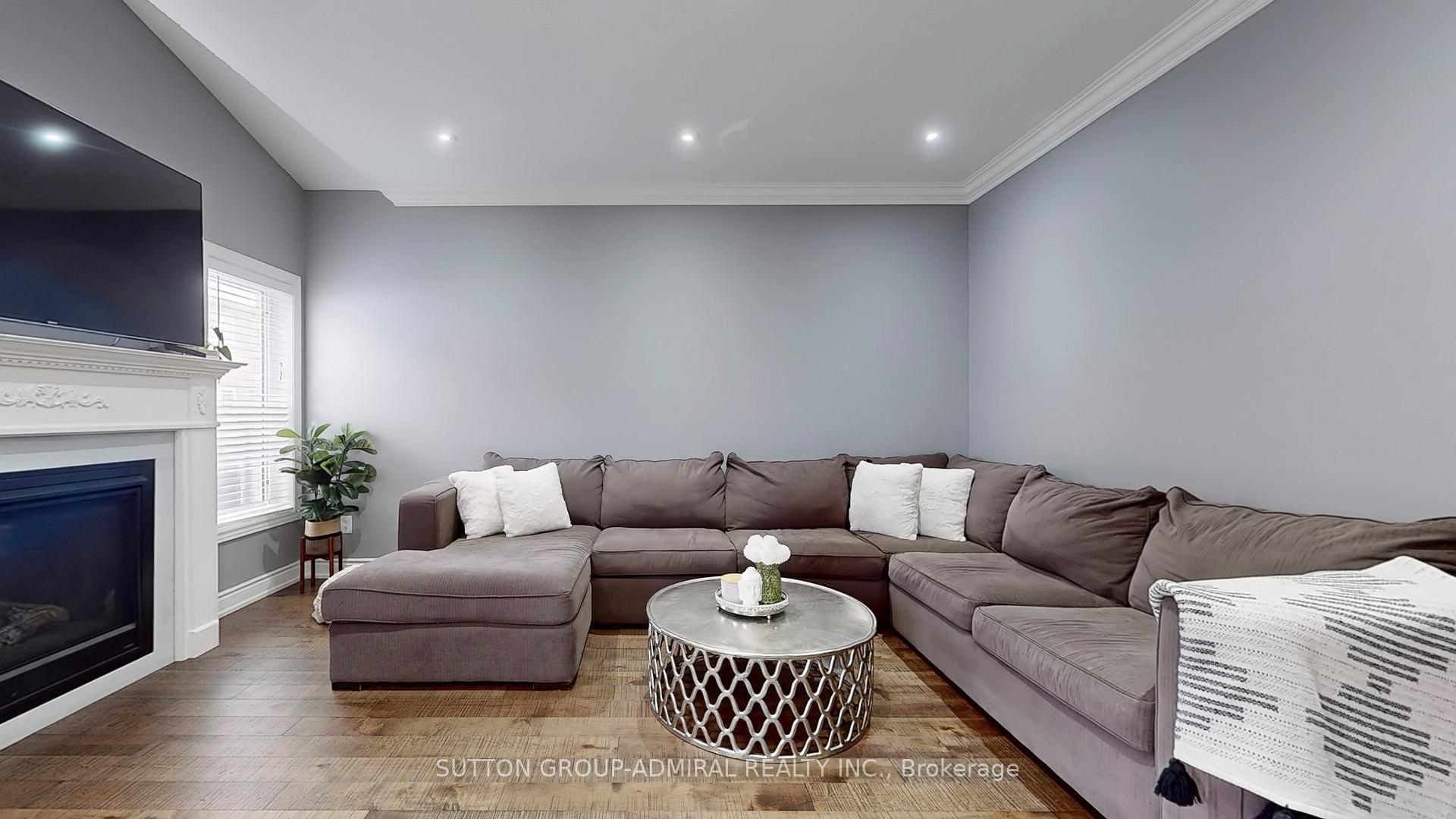 Photo 14 of 30 White Spruce Crescent, Vaughan, Patterson — HOMEH
