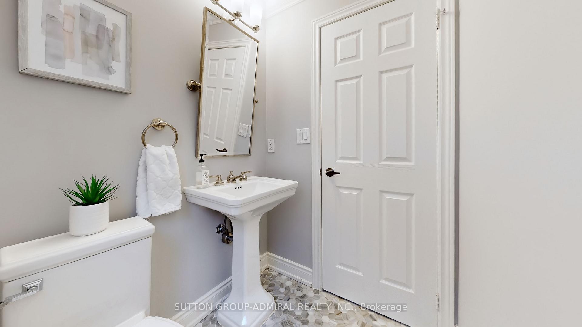 Photo 16 of 30 White Spruce Crescent, Vaughan, Patterson — HOMEH