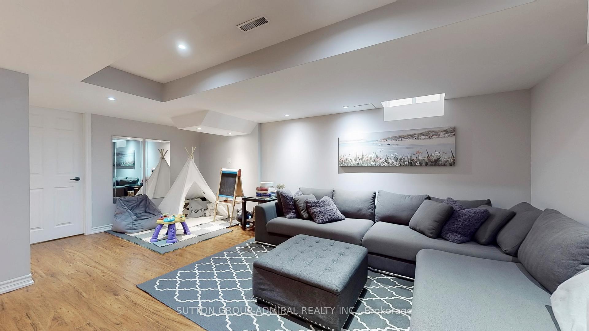 Photo 35 of 30 White Spruce Crescent, Vaughan, Patterson — HOMEH