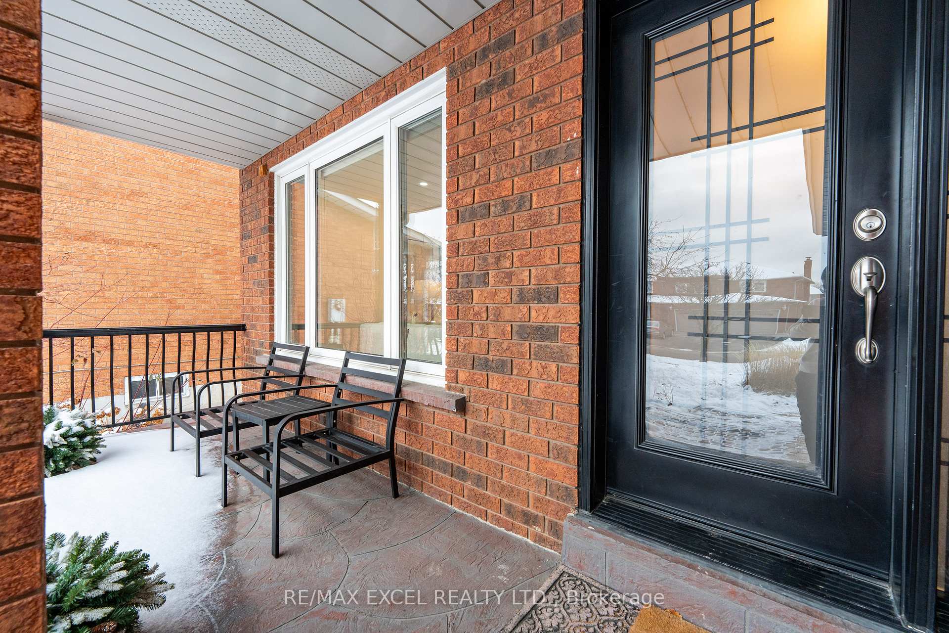 Photo 2 of 19 Spring Town Road, Vaughan, East Woodbridge — HOMEH