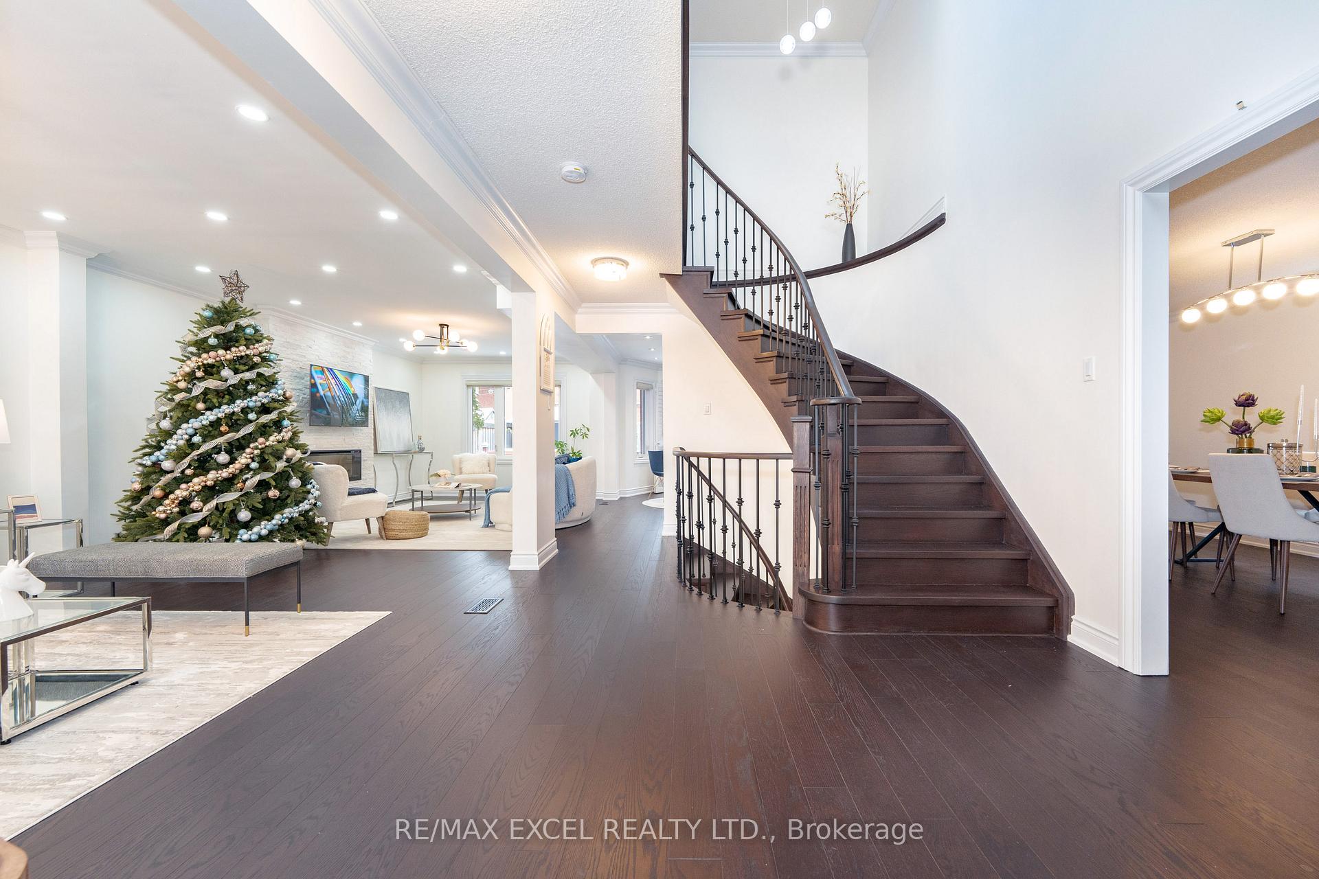 Photo 3 of 19 Spring Town Road, Vaughan, East Woodbridge — HOMEH