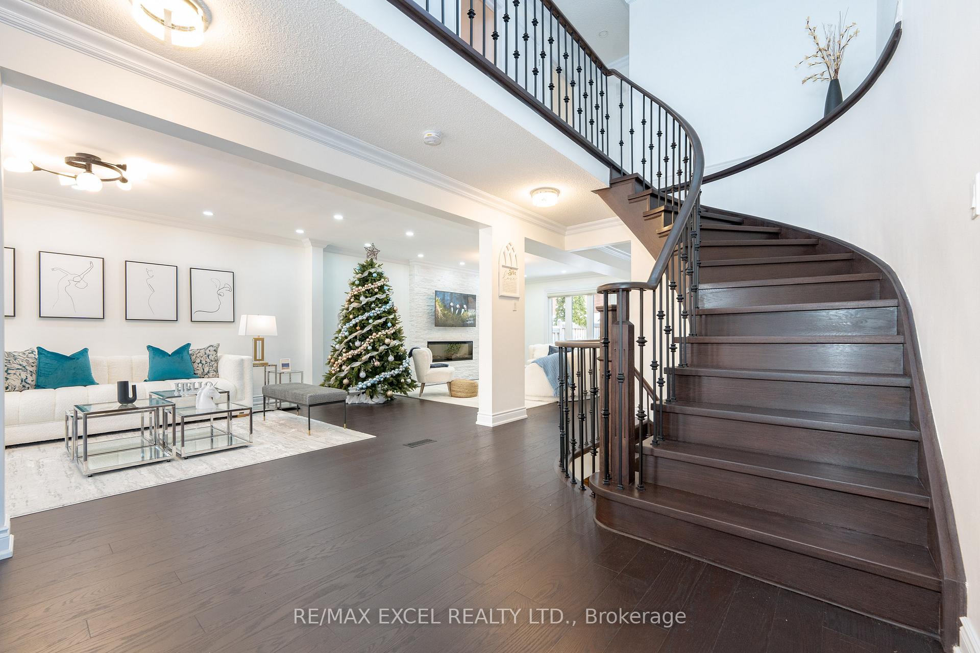 Photo 4 of 19 Spring Town Road, Vaughan, East Woodbridge — HOMEH