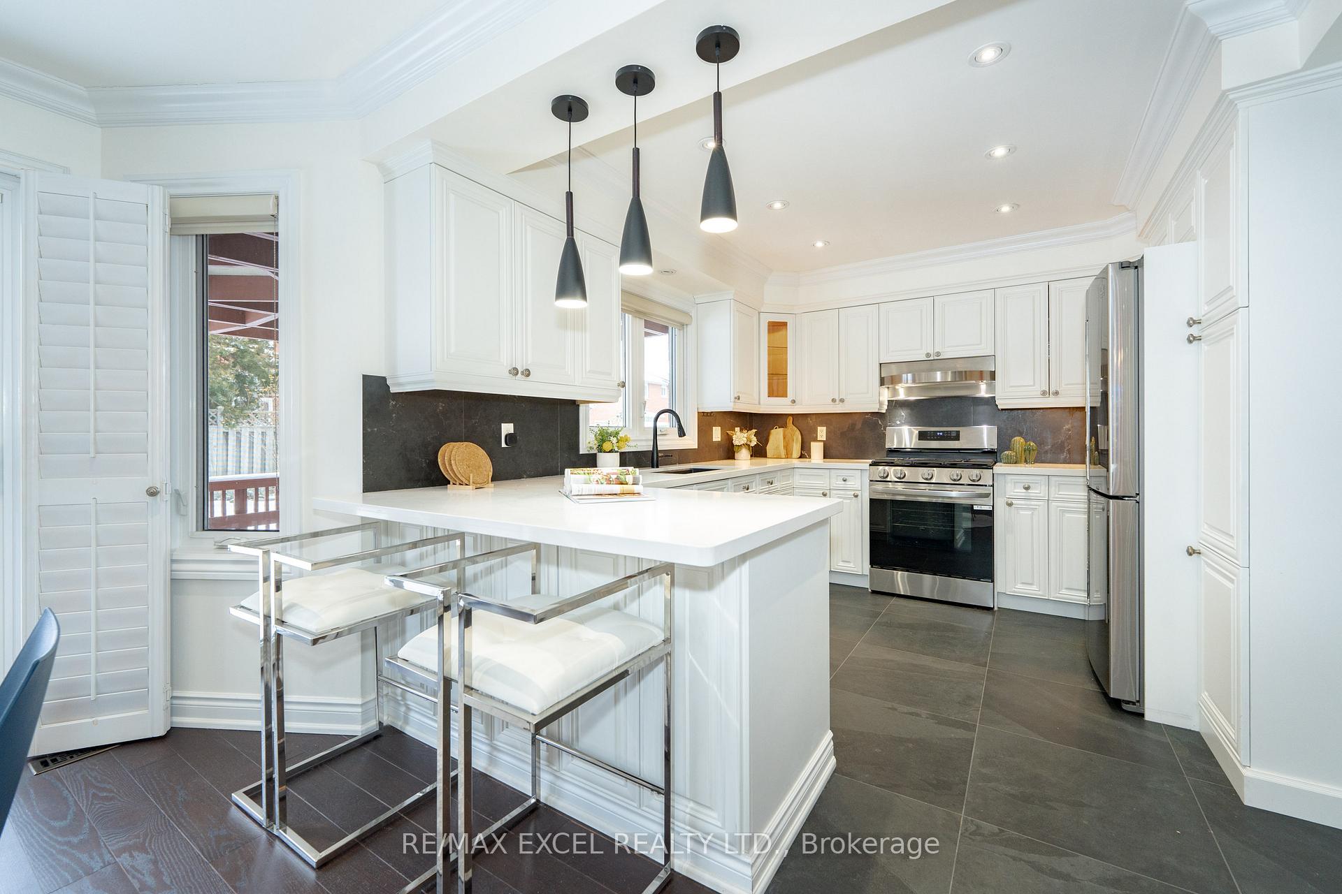 Photo 11 of 19 Spring Town Road, Vaughan, East Woodbridge — HOMEH
