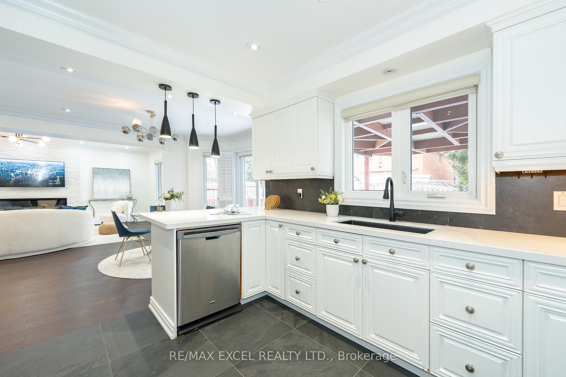 Photo 13 of 19 Spring Town Road, Vaughan, East Woodbridge — HOMEH