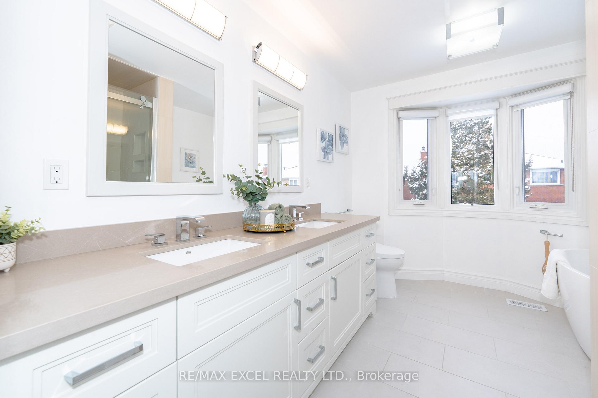 Photo 21 of 19 Spring Town Road, Vaughan, East Woodbridge — HOMEH