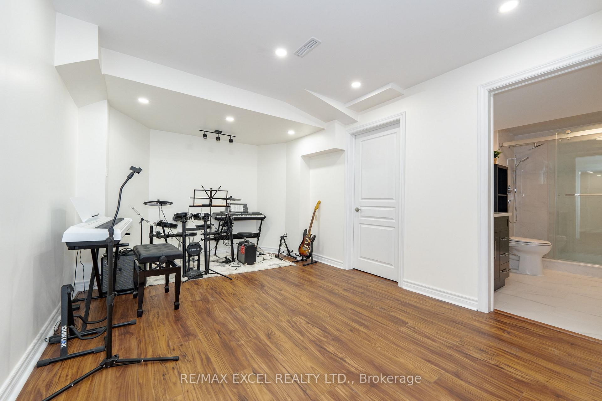 Photo 30 of 19 Spring Town Road, Vaughan, East Woodbridge — HOMEH