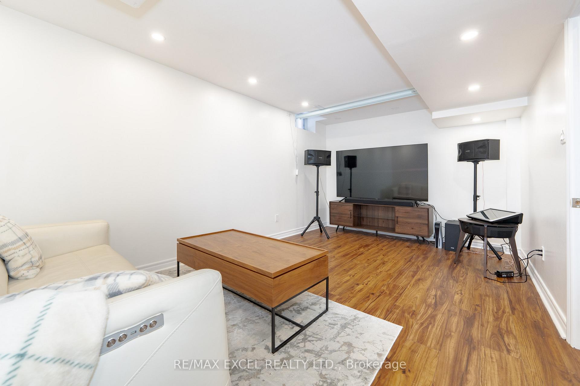 Photo 31 of 19 Spring Town Road, Vaughan, East Woodbridge — HOMEH