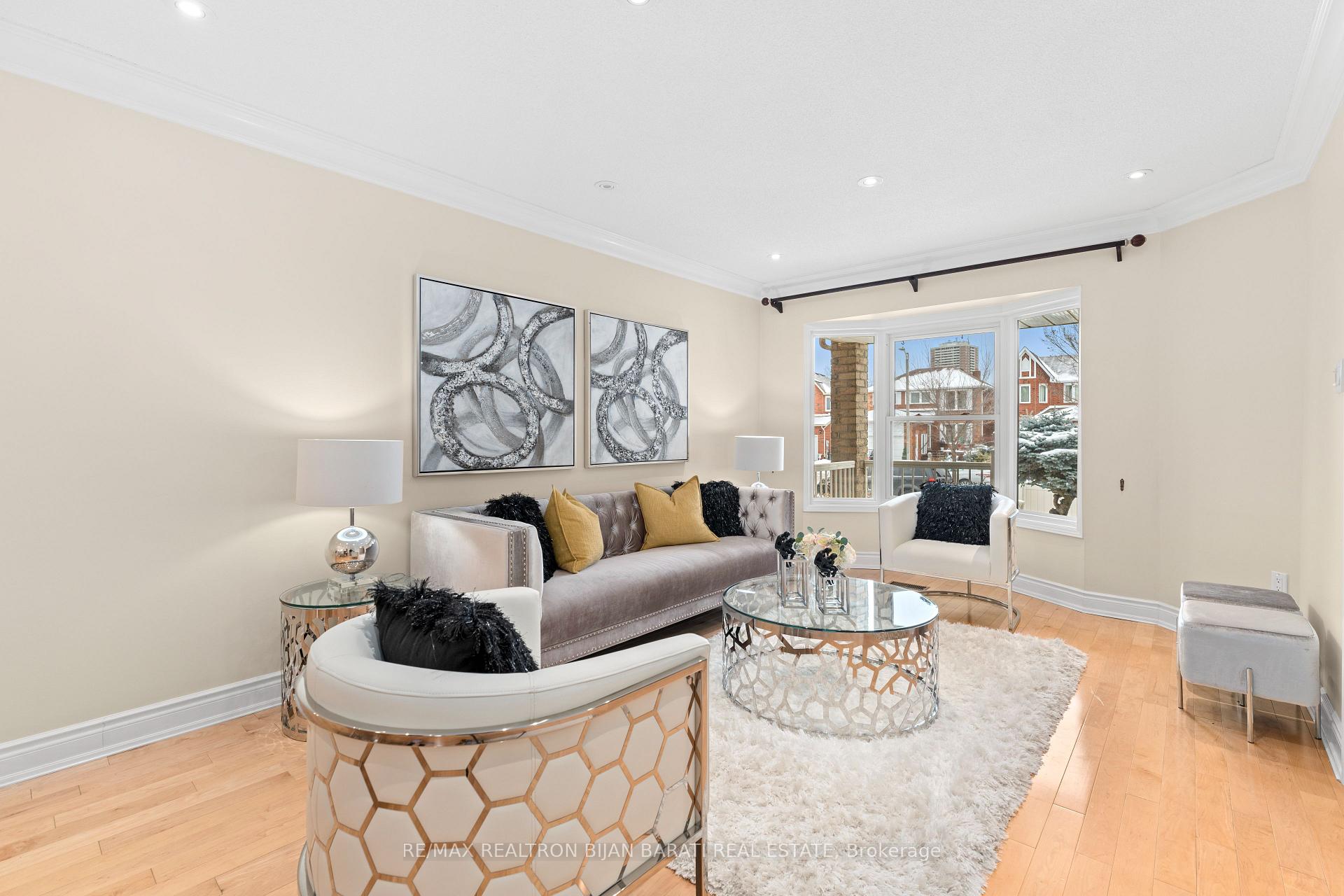 Photo 6 of 59 Croteau Crescent, Vaughan, Crestwood-Springfarm-Yorkhill — HOMEH