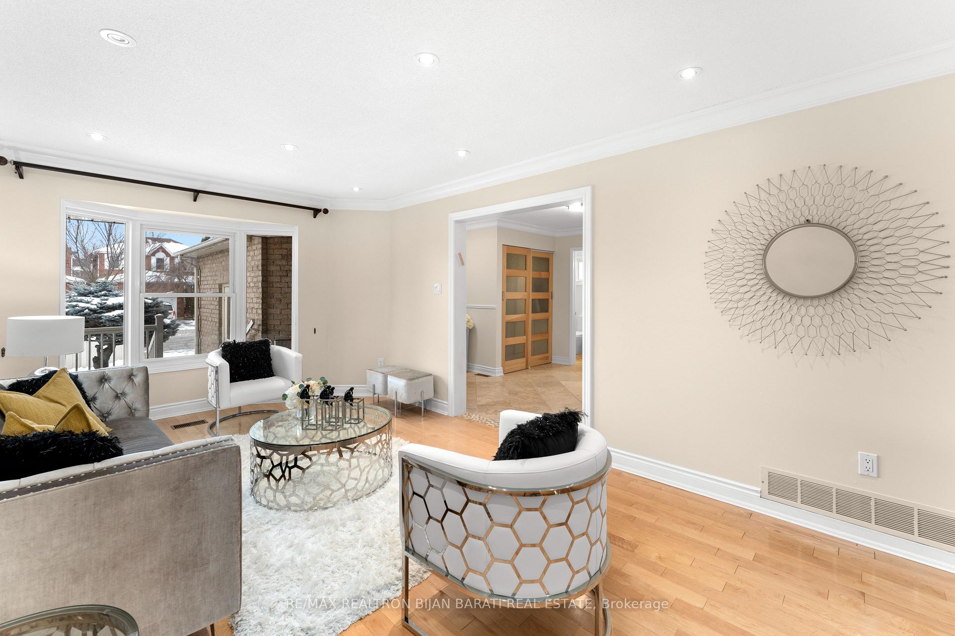 Photo 7 of 59 Croteau Crescent, Vaughan, Crestwood-Springfarm-Yorkhill — HOMEH