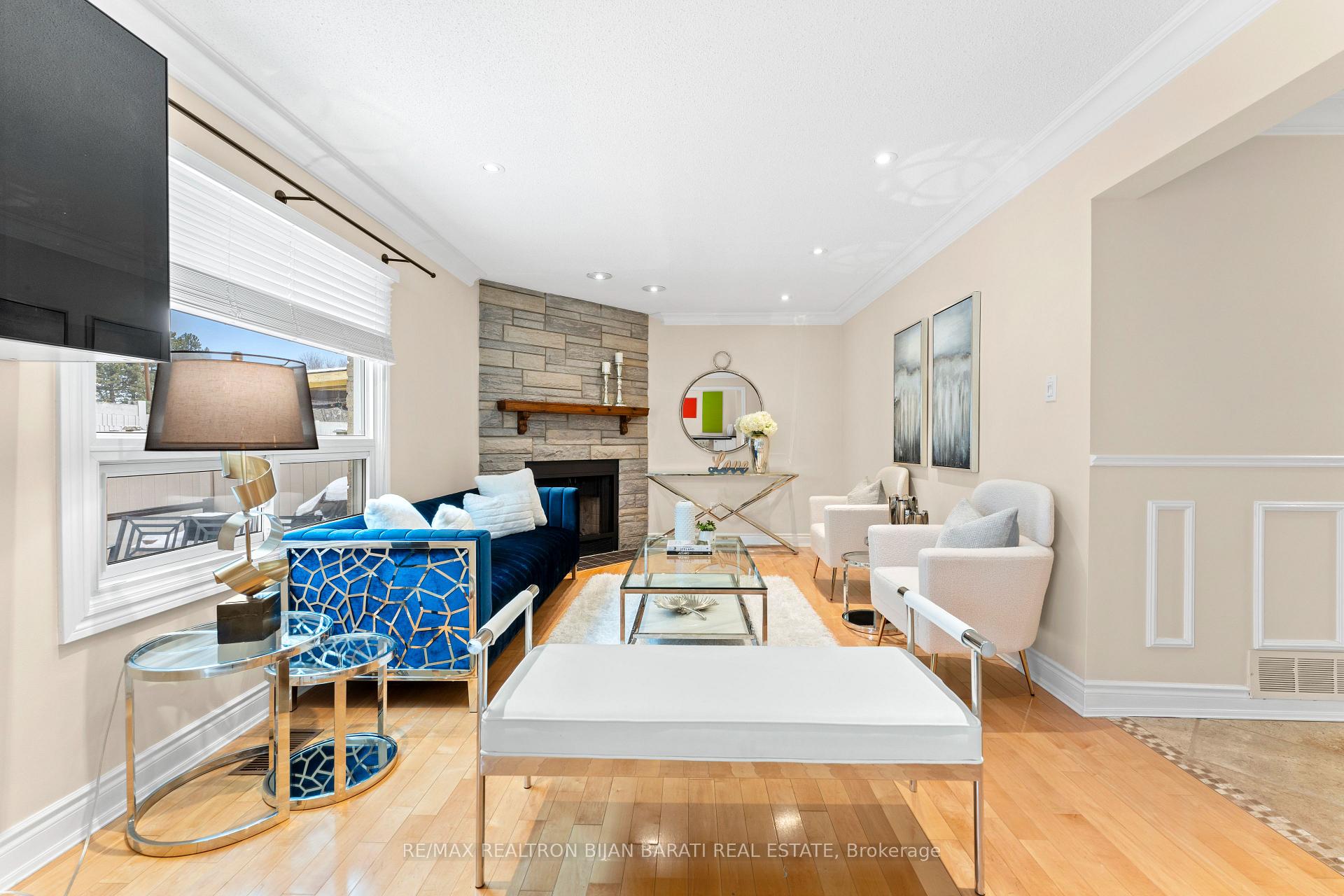 Photo 10 of 59 Croteau Crescent, Vaughan, Crestwood-Springfarm-Yorkhill — HOMEH