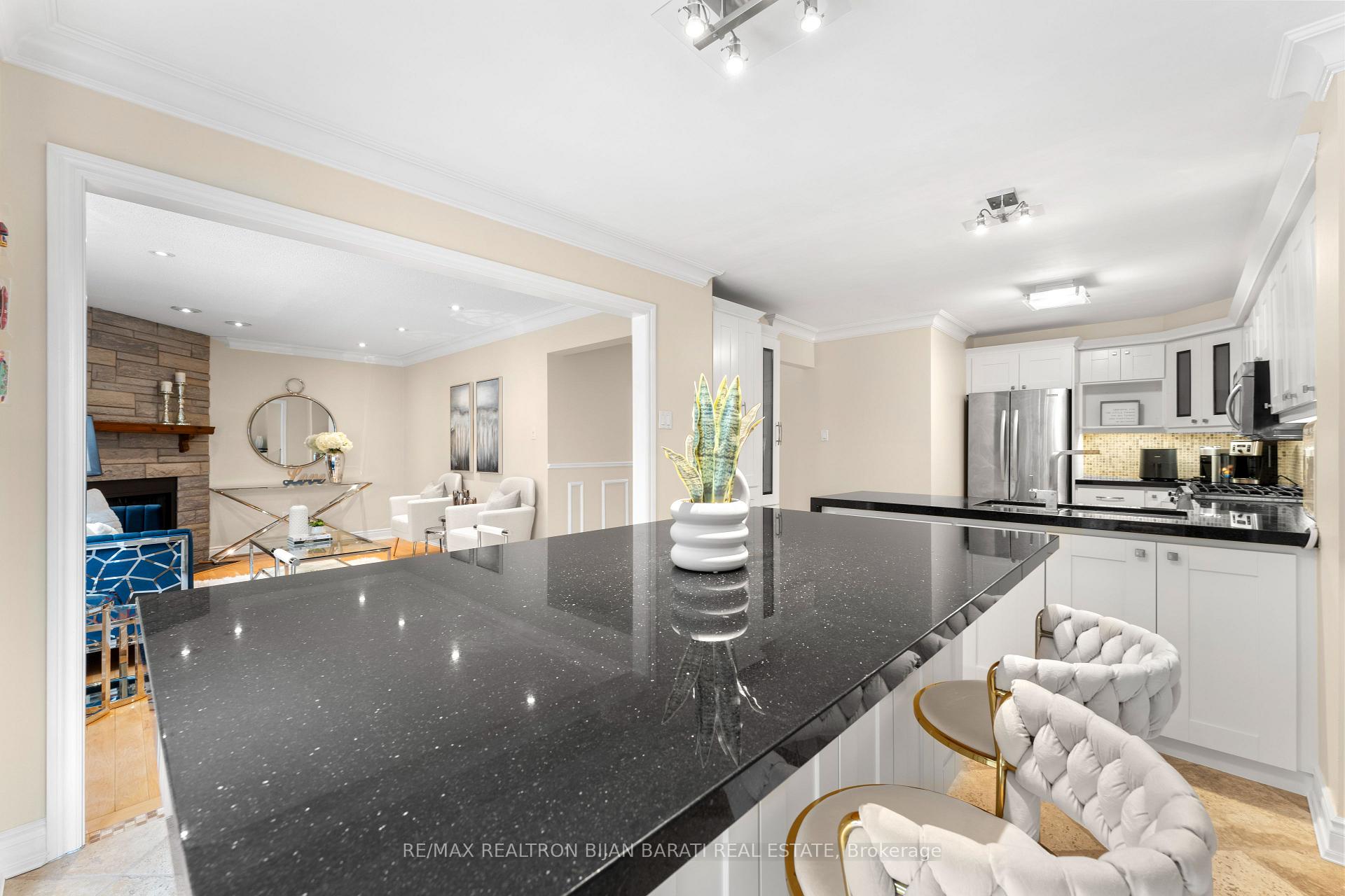 Photo 11 of 59 Croteau Crescent, Vaughan, Crestwood-Springfarm-Yorkhill — HOMEH