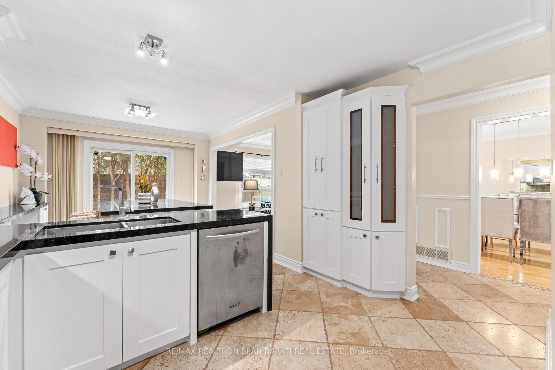 Photo 16 of 59 Croteau Crescent, Vaughan, Crestwood-Springfarm-Yorkhill — HOMEH