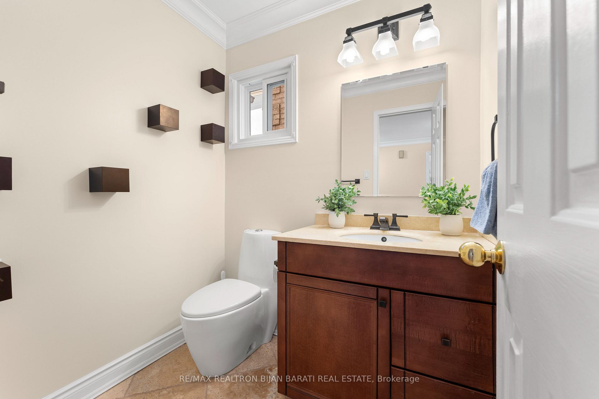 Photo 21 of 59 Croteau Crescent, Vaughan, Crestwood-Springfarm-Yorkhill — HOMEH