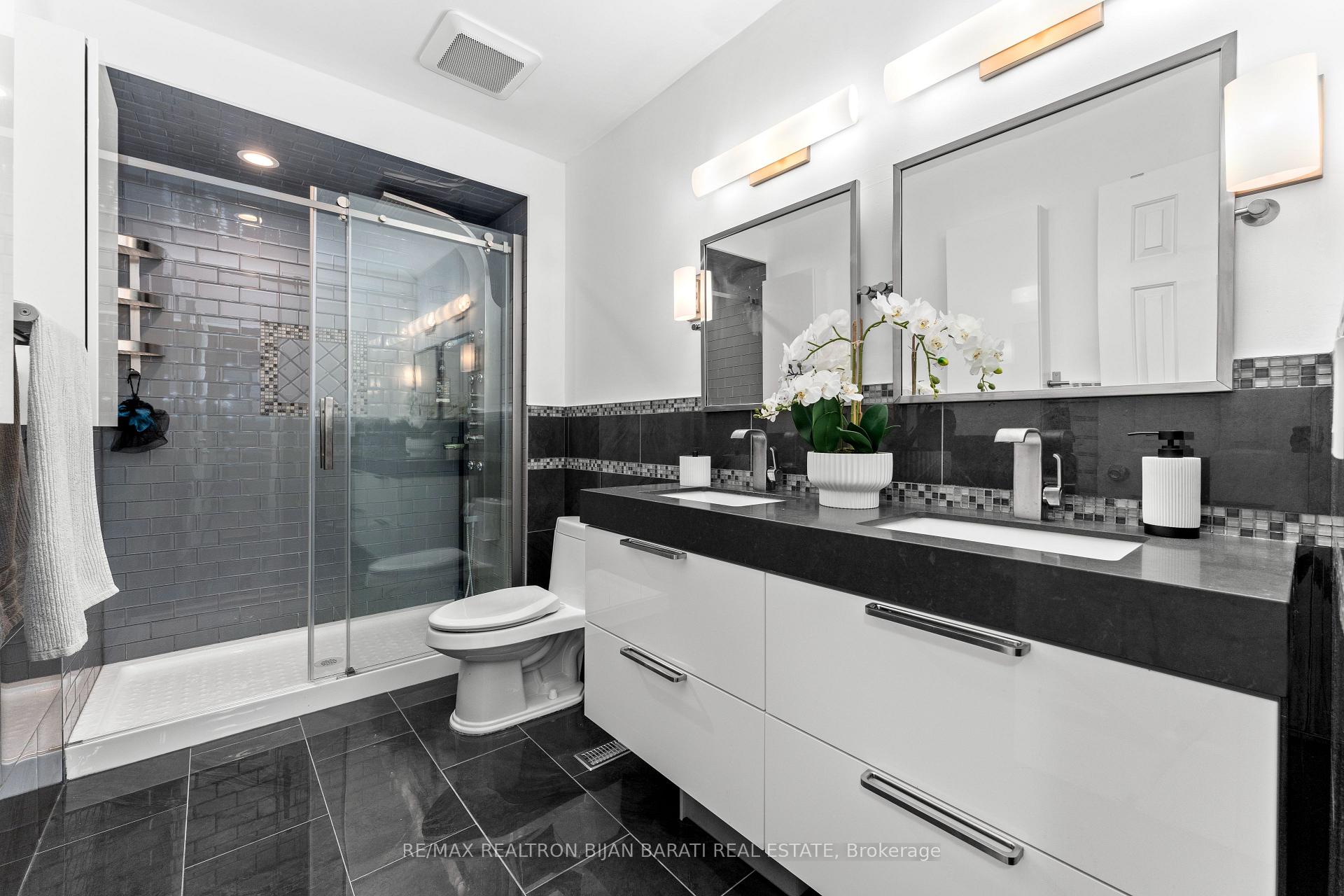 Photo 29 of 59 Croteau Crescent, Vaughan, Crestwood-Springfarm-Yorkhill — HOMEH