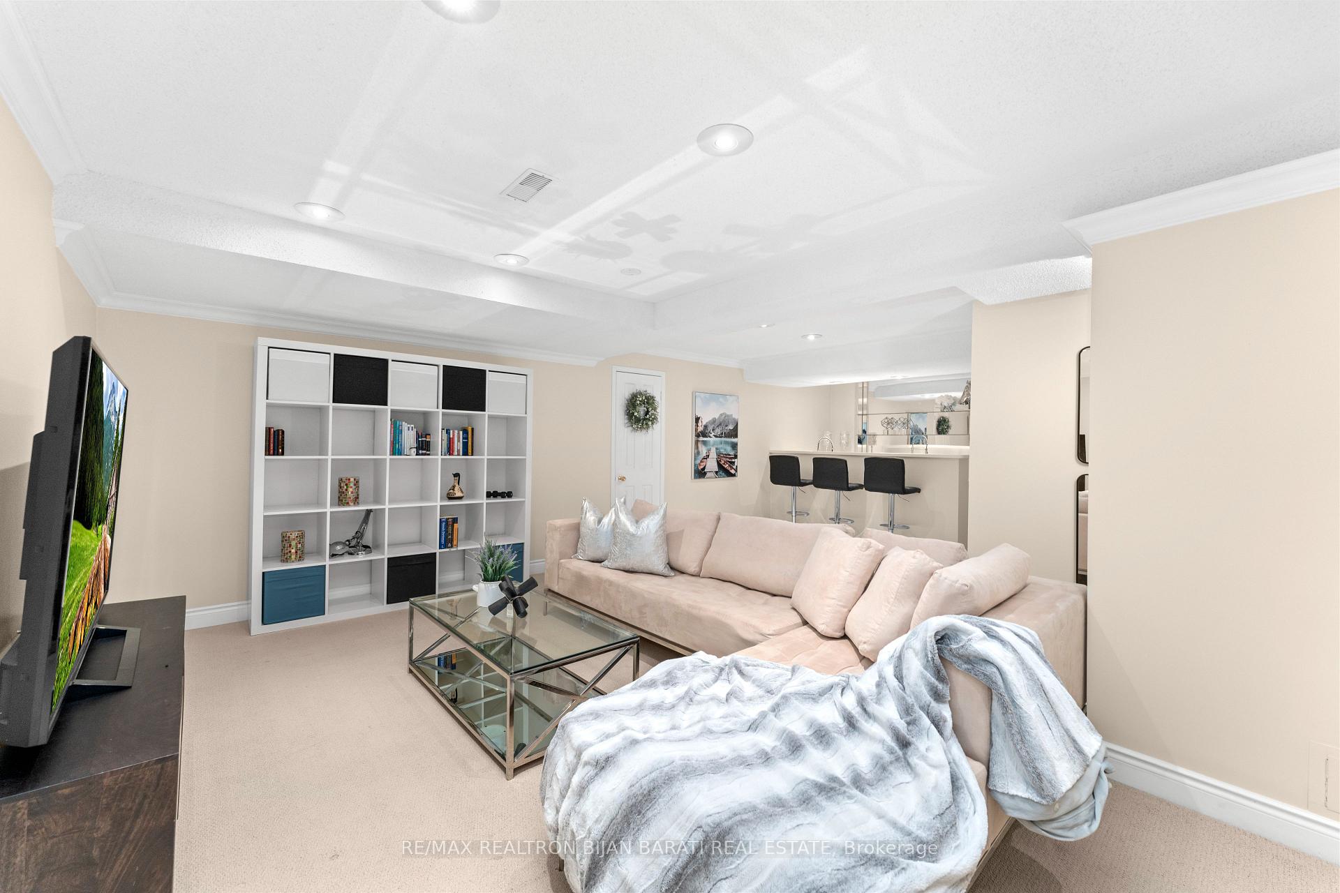 Photo 37 of 59 Croteau Crescent, Vaughan, Crestwood-Springfarm-Yorkhill — HOMEH