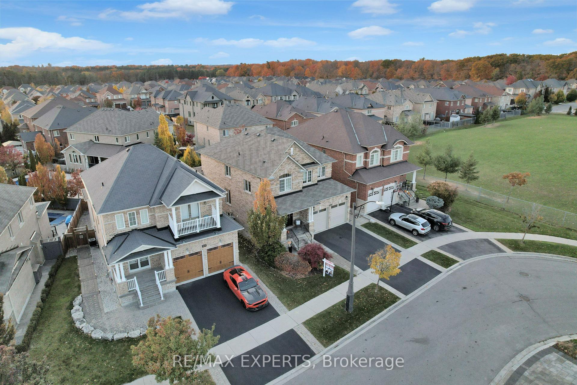 Photo 3 of 32 Corso Garibaldi Road, Vaughan, Vellore Village — HOMEH