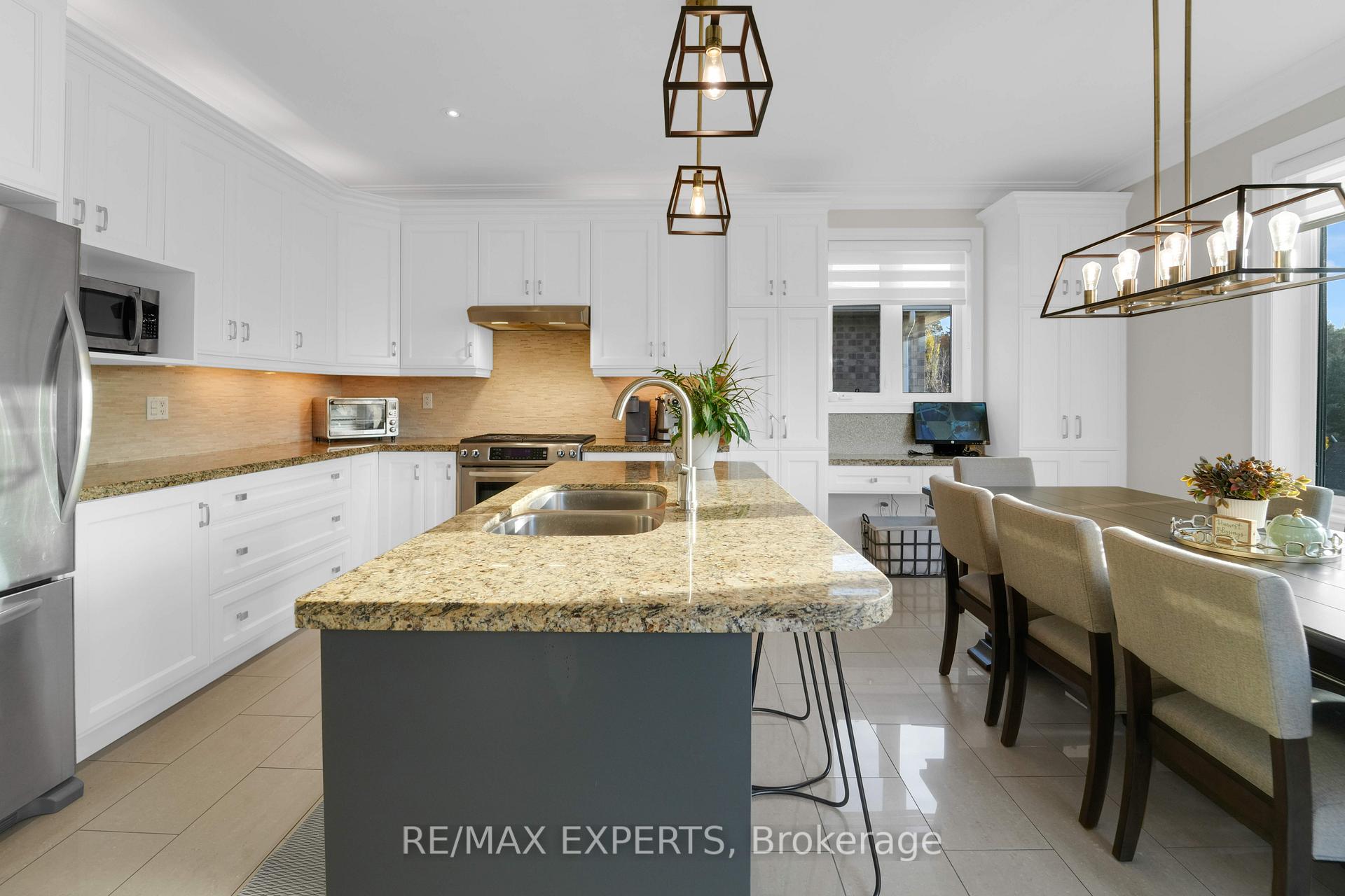 Photo 10 of 32 Corso Garibaldi Road, Vaughan, Vellore Village — HOMEH