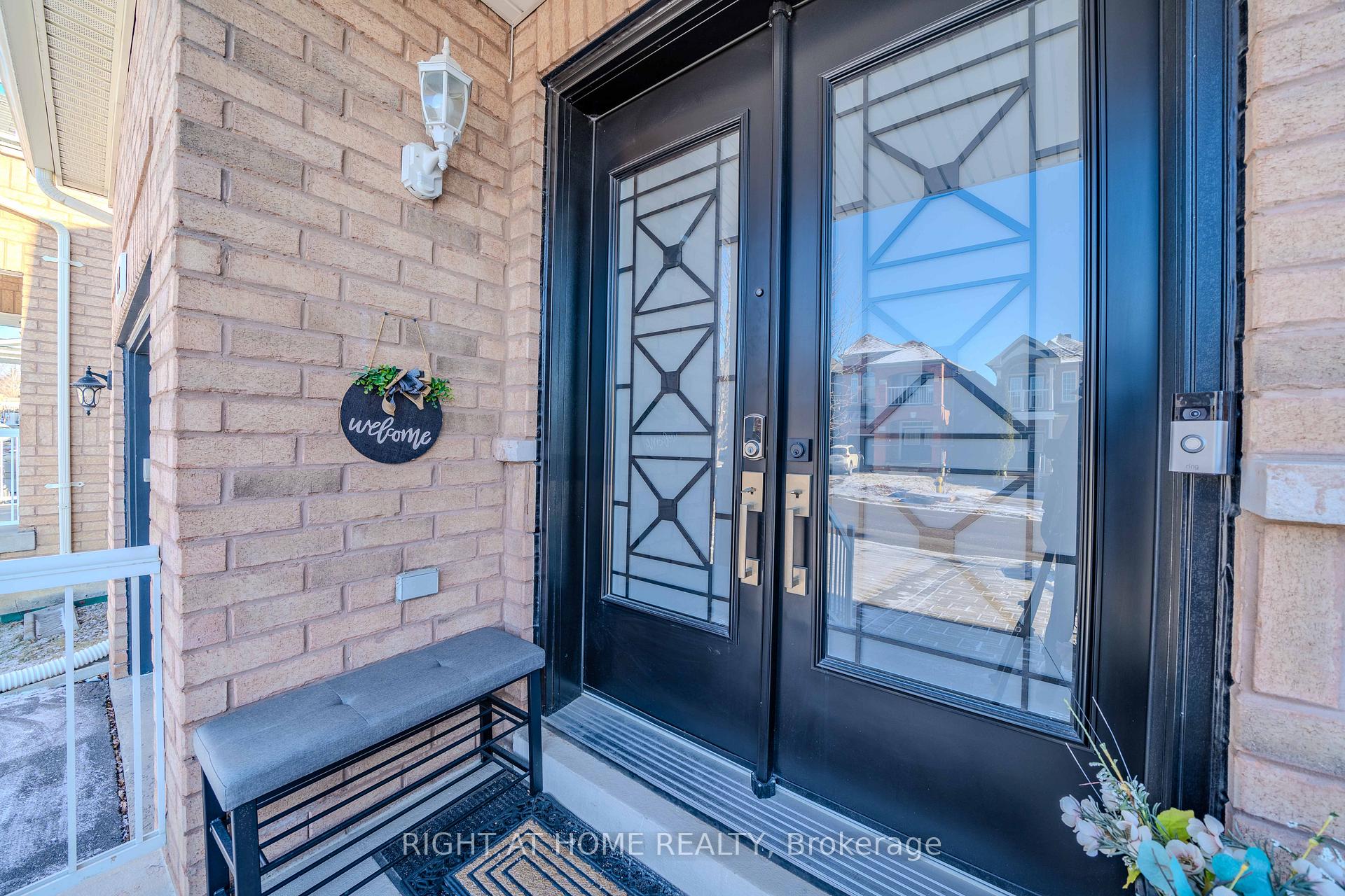 Photo 2 of 128 Laramie Crescent, Vaughan, Patterson — HOMEH