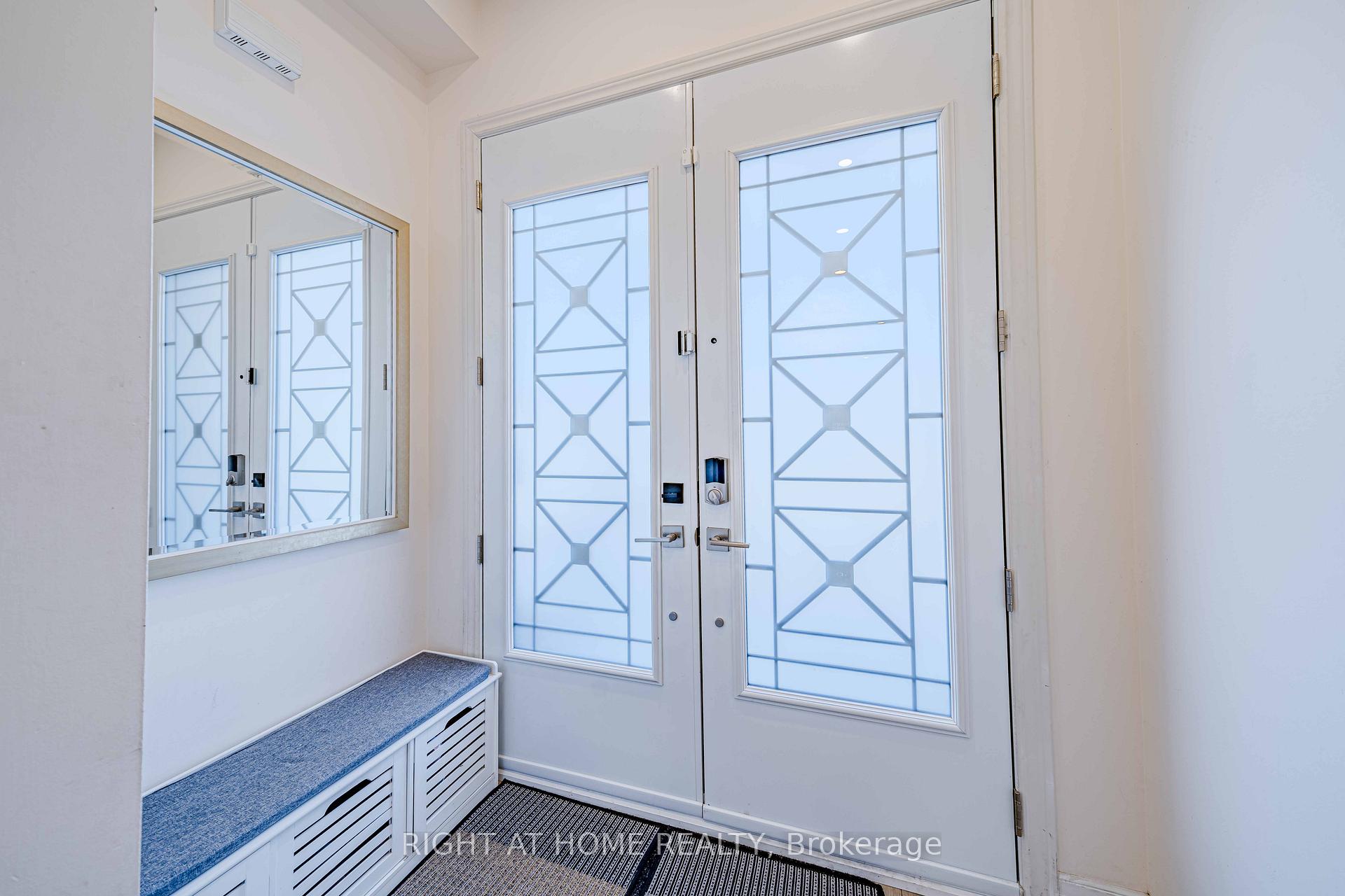 Photo 3 of 128 Laramie Crescent, Vaughan, Patterson — HOMEH