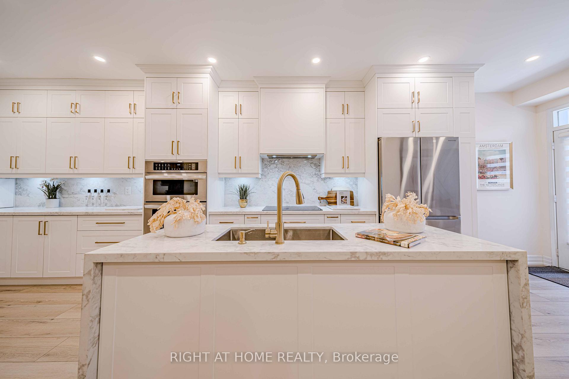 Photo 6 of 128 Laramie Crescent, Vaughan, Patterson — HOMEH
