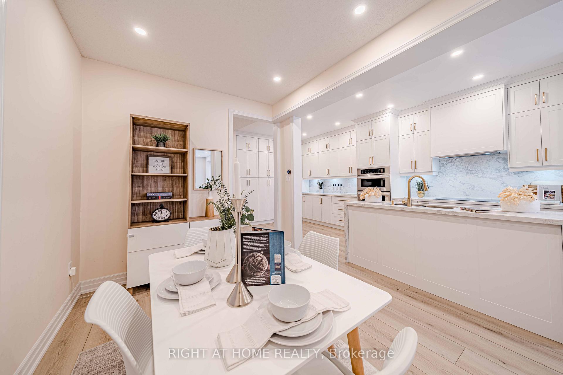 Photo 10 of 128 Laramie Crescent, Vaughan, Patterson — HOMEH
