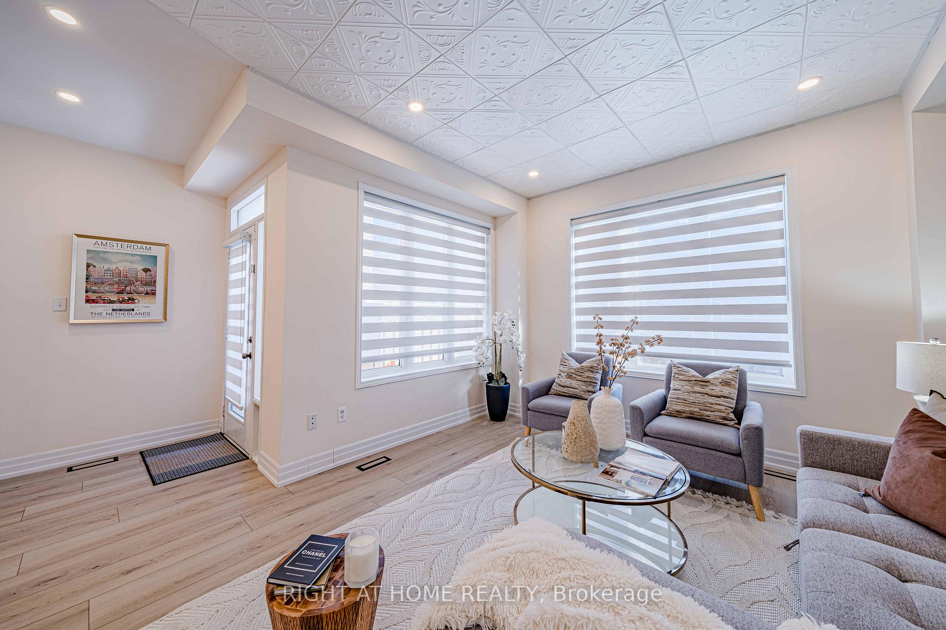 Photo 11 of 128 Laramie Crescent, Vaughan, Patterson — HOMEH