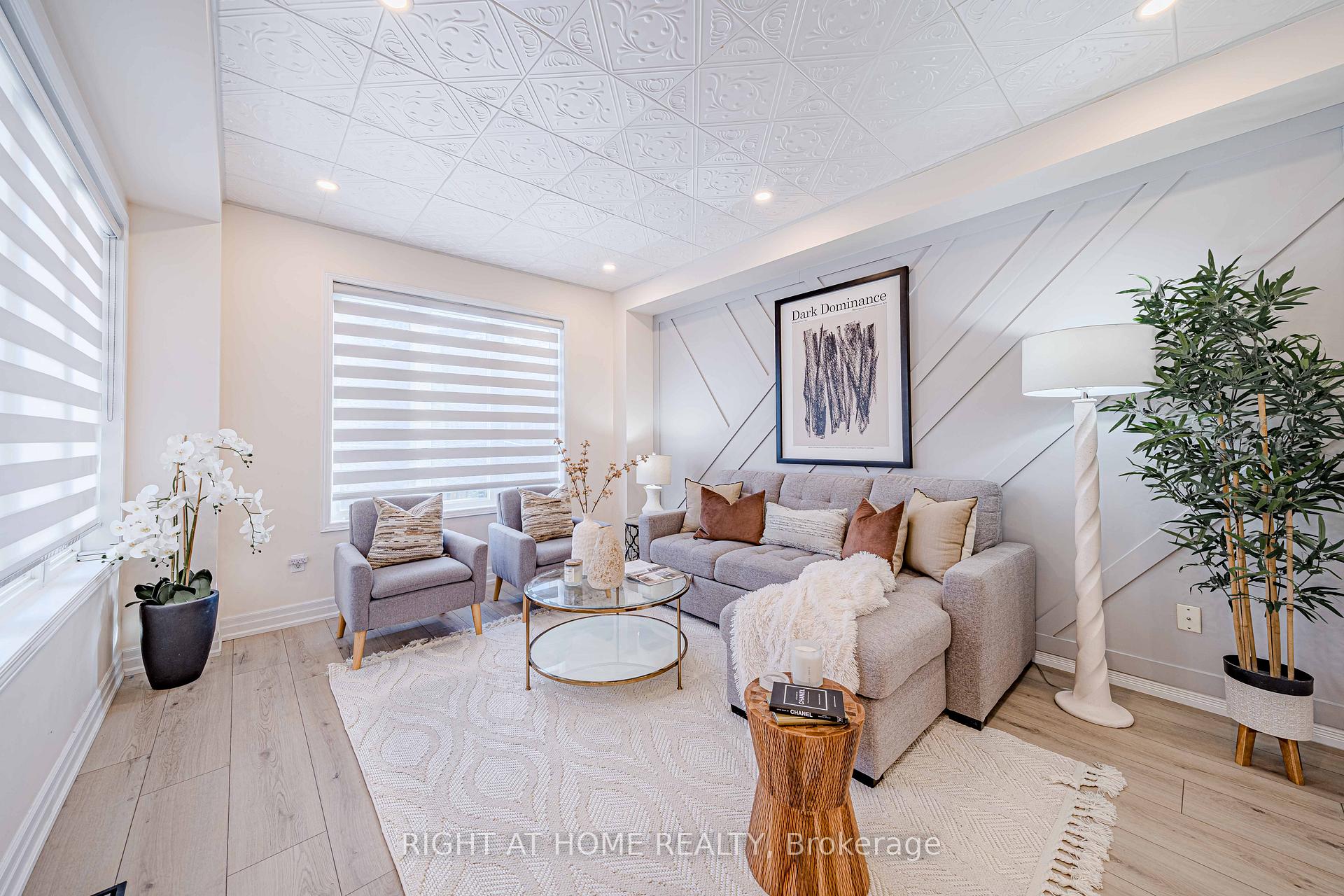 Photo 12 of 128 Laramie Crescent, Vaughan, Patterson — HOMEH