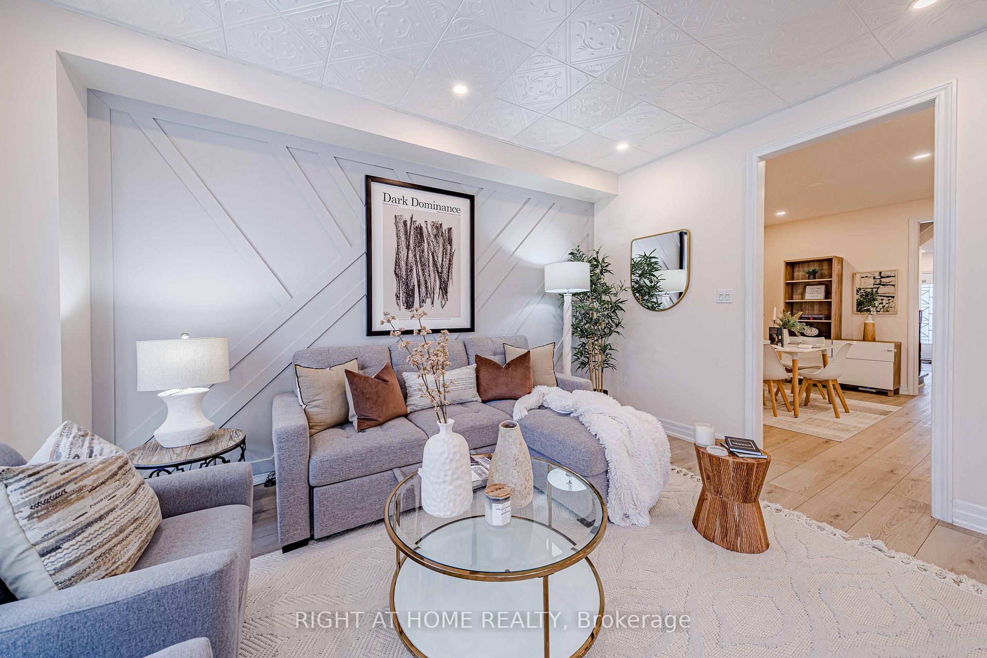 Photo 13 of 128 Laramie Crescent, Vaughan, Patterson — HOMEH