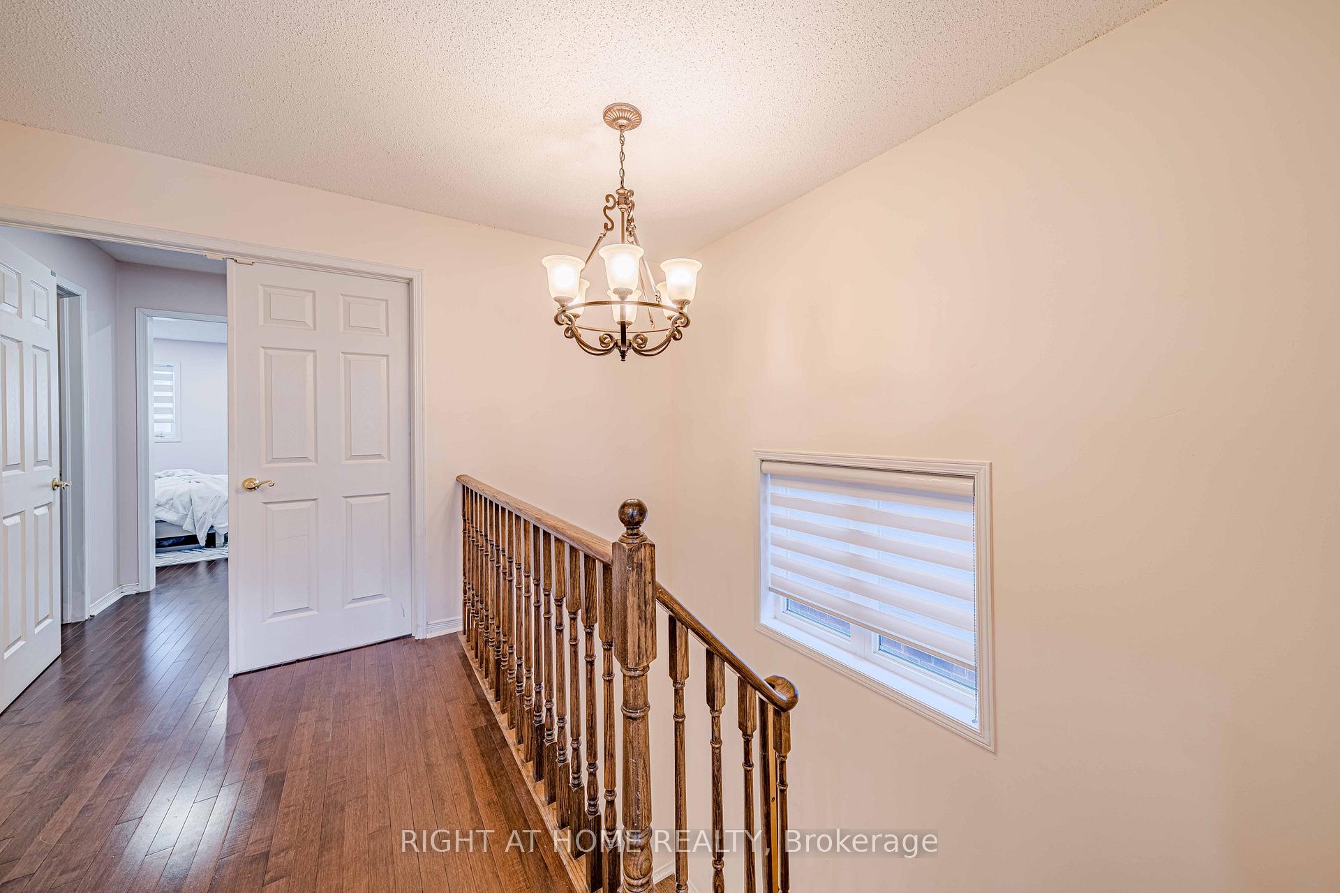 Photo 16 of 128 Laramie Crescent, Vaughan, Patterson — HOMEH