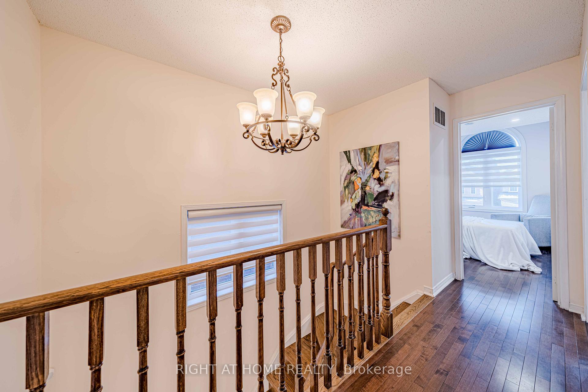 Photo 17 of 128 Laramie Crescent, Vaughan, Patterson — HOMEH