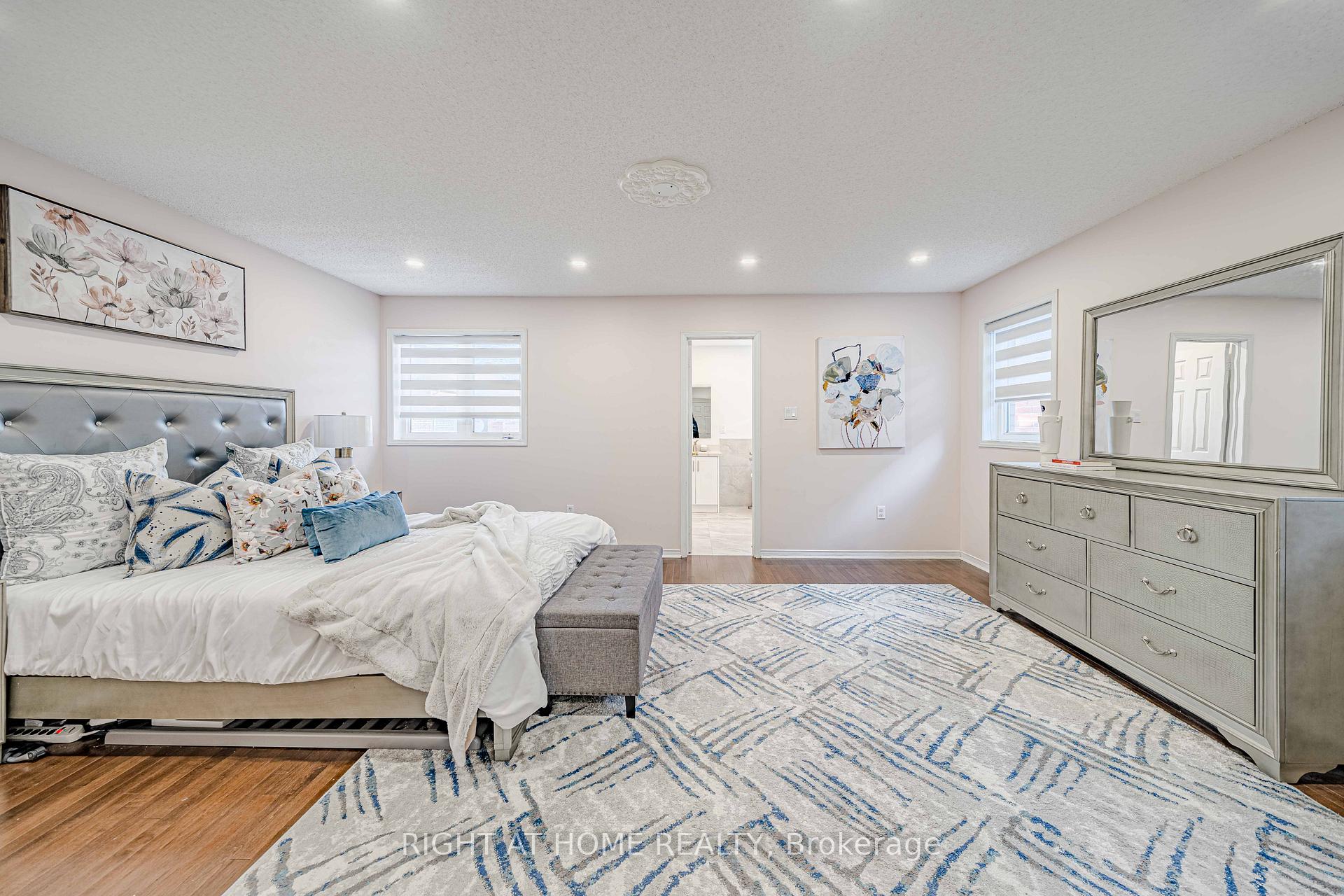 Photo 19 of 128 Laramie Crescent, Vaughan, Patterson — HOMEH
