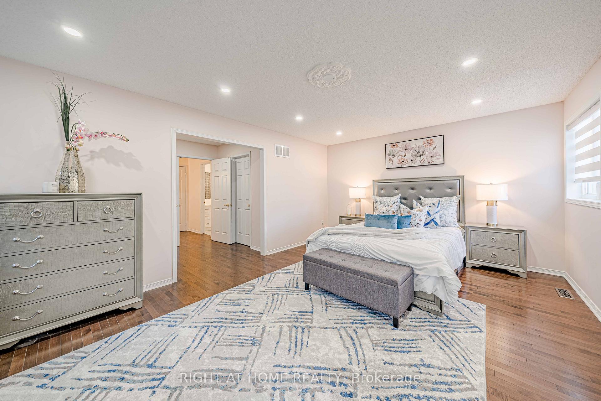 Photo 21 of 128 Laramie Crescent, Vaughan, Patterson — HOMEH