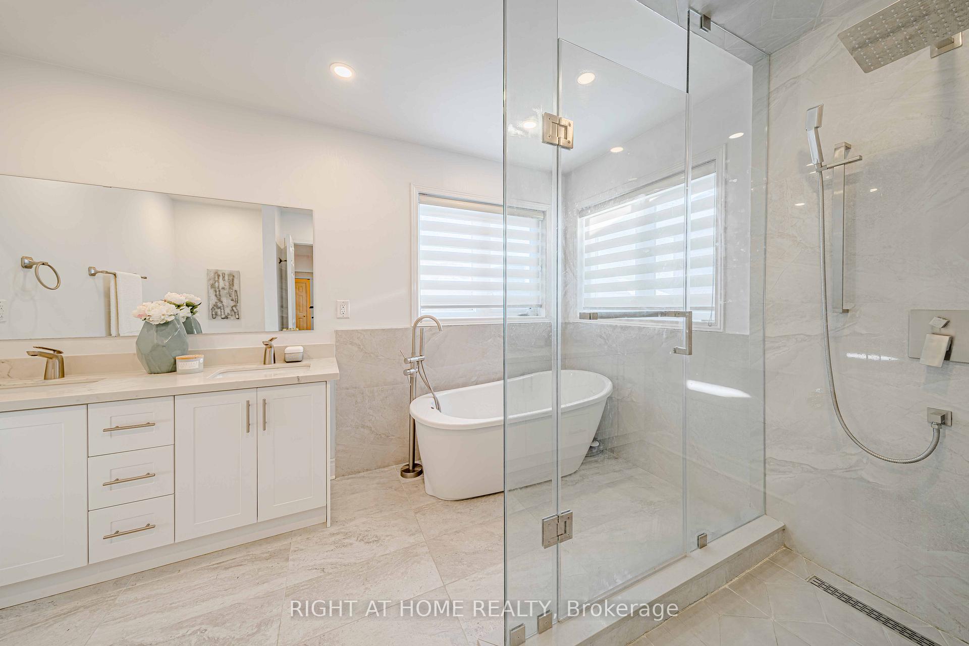 Photo 22 of 128 Laramie Crescent, Vaughan, Patterson — HOMEH