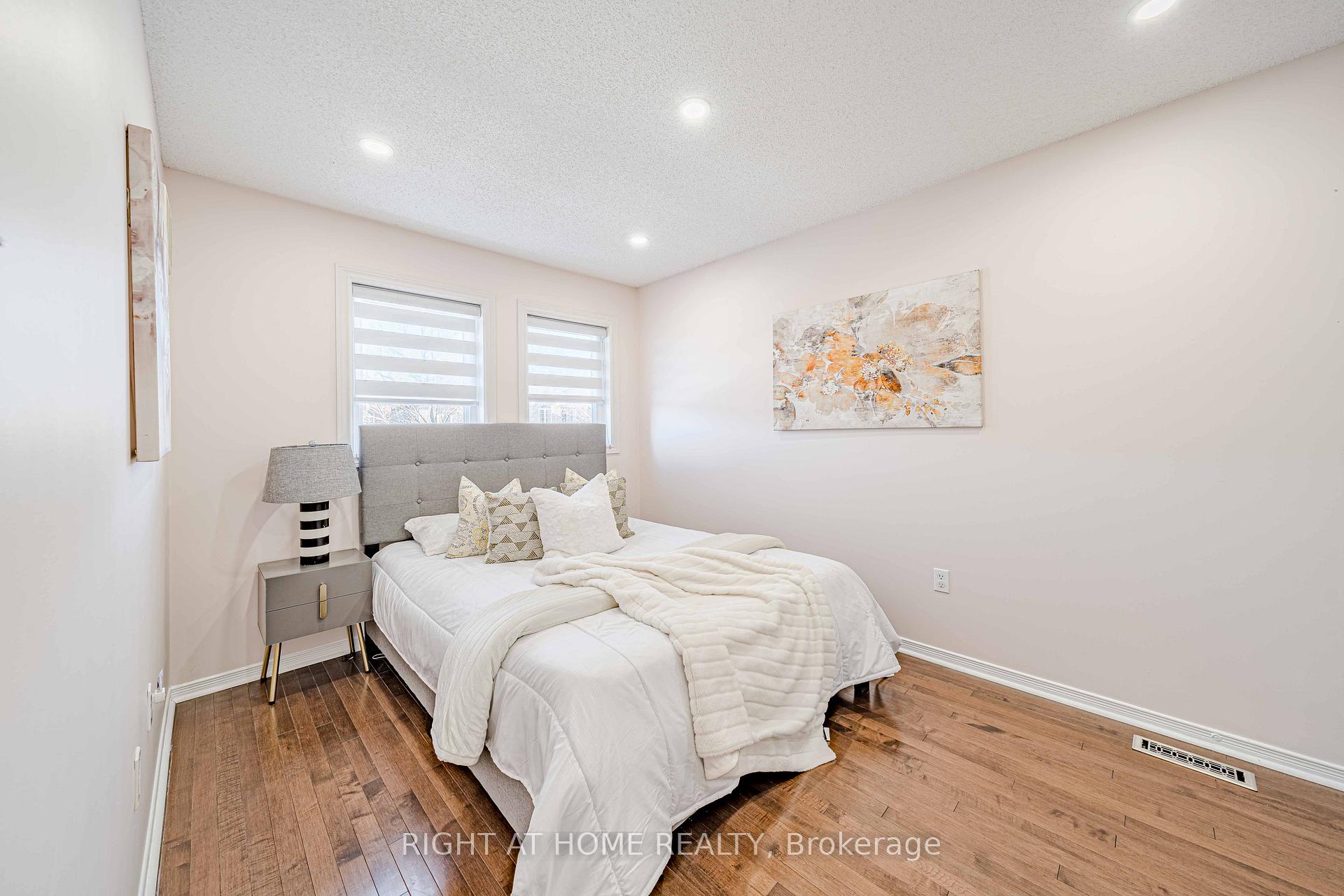 Photo 25 of 128 Laramie Crescent, Vaughan, Patterson — HOMEH