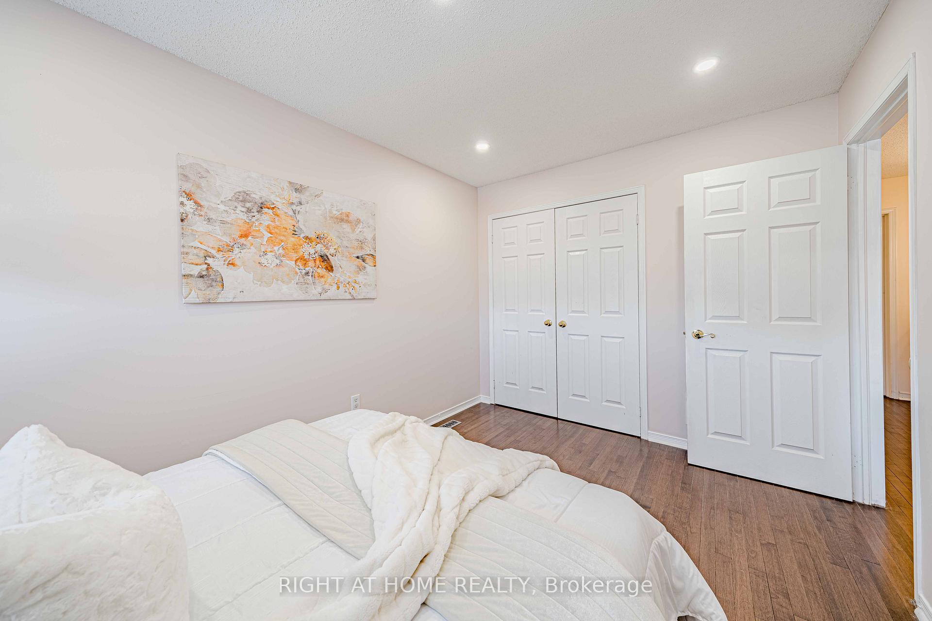 Photo 26 of 128 Laramie Crescent, Vaughan, Patterson — HOMEH