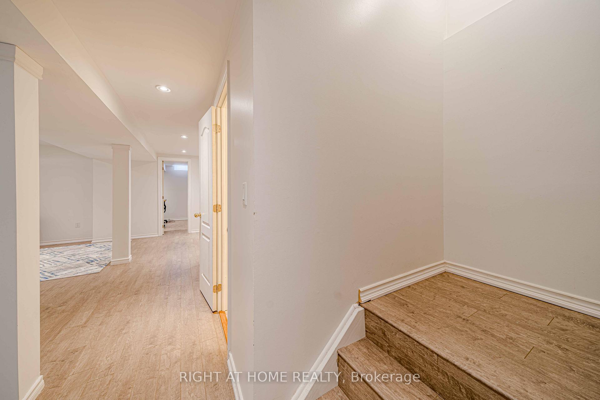 Photo 31 of 128 Laramie Crescent, Vaughan, Patterson — HOMEH