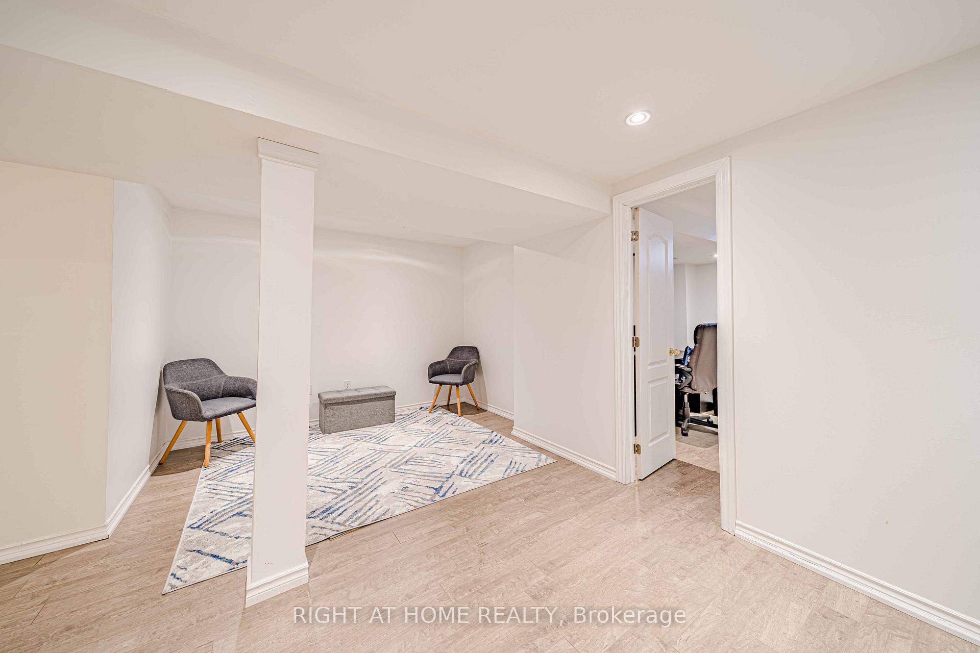 Photo 33 of 128 Laramie Crescent, Vaughan, Patterson — HOMEH
