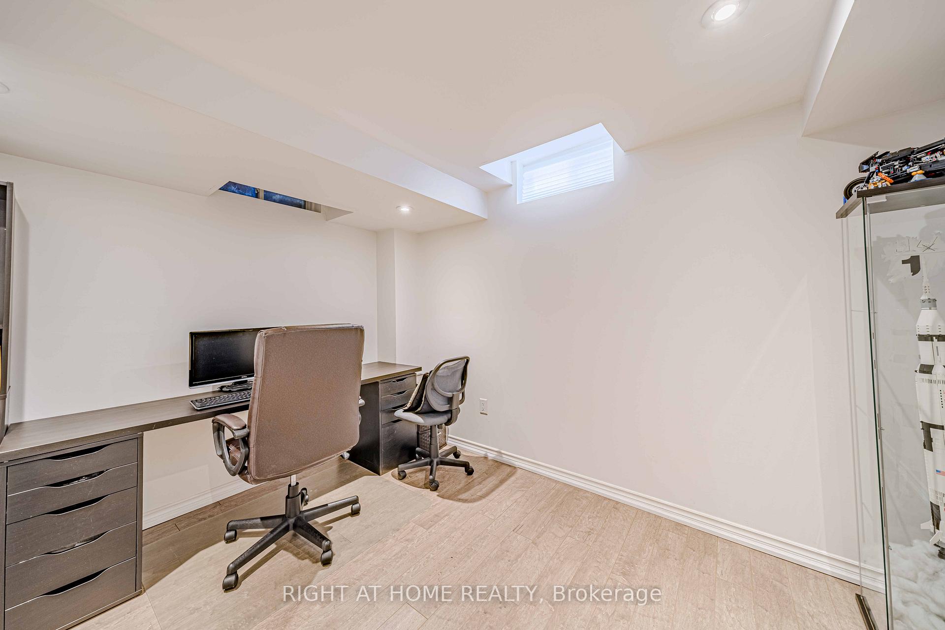 Photo 35 of 128 Laramie Crescent, Vaughan, Patterson — HOMEH