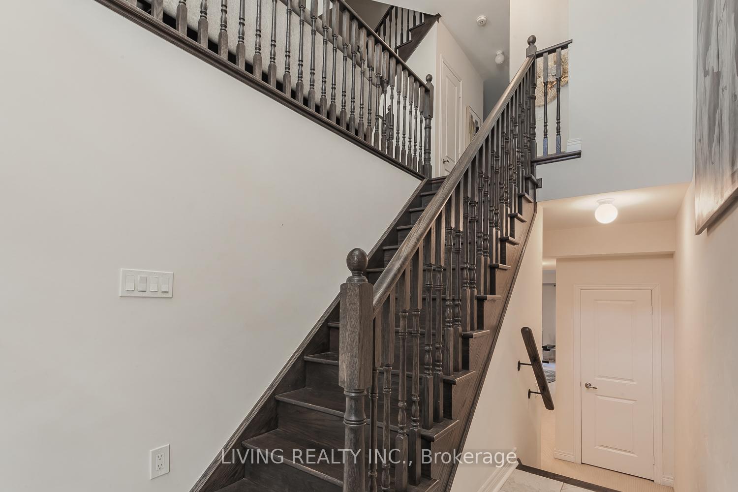 Photo 12 of 38 Laskin Drive, Vaughan, Patterson — HOMEH