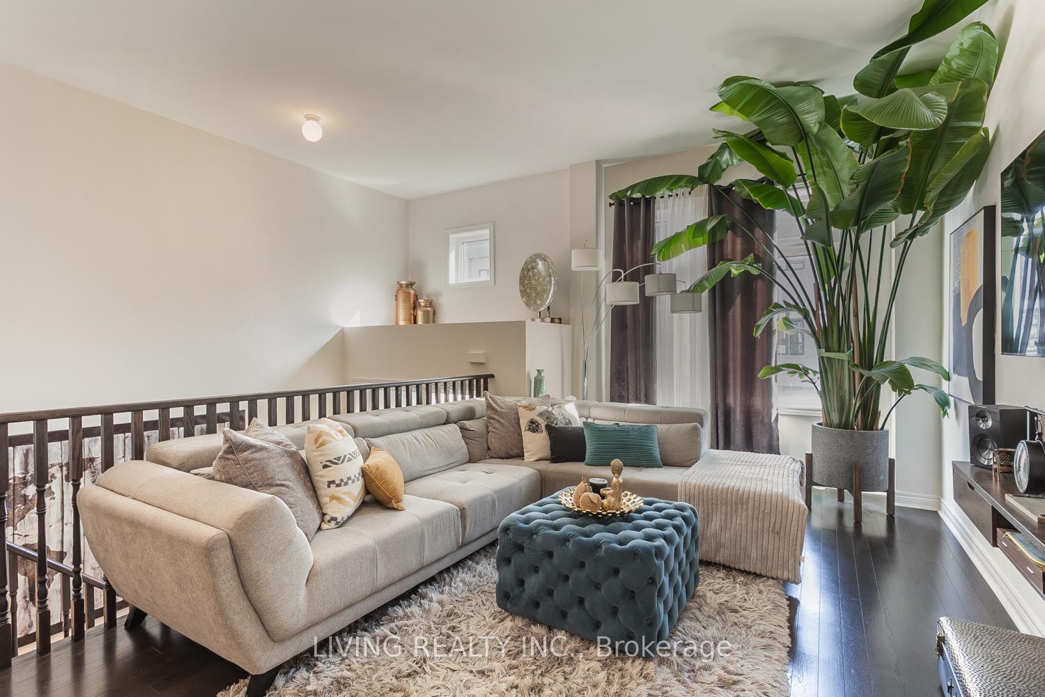 Photo 21 of 38 Laskin Drive, Vaughan, Patterson — HOMEH