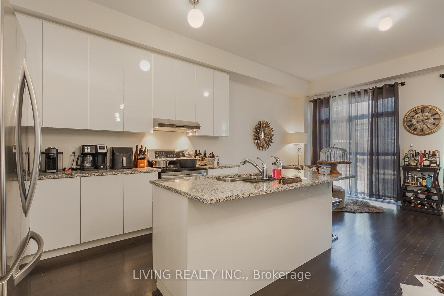 Photo 24 of 38 Laskin Drive, Vaughan, Patterson — HOMEH